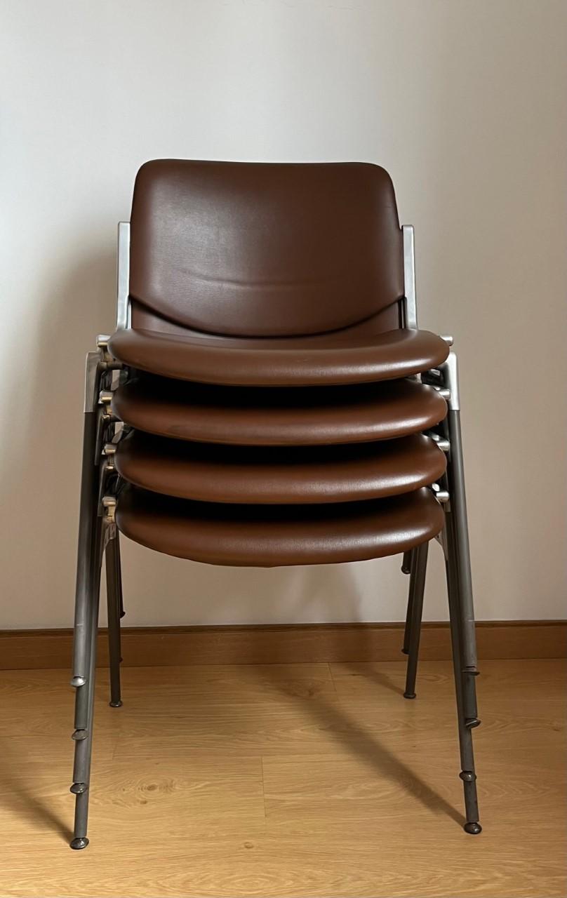 Set of 6 Anonima Castelli Dsc-106 Stacking Leather Chairs by Giancarlo Piretti In Good Condition For Sale In Madrid, ES