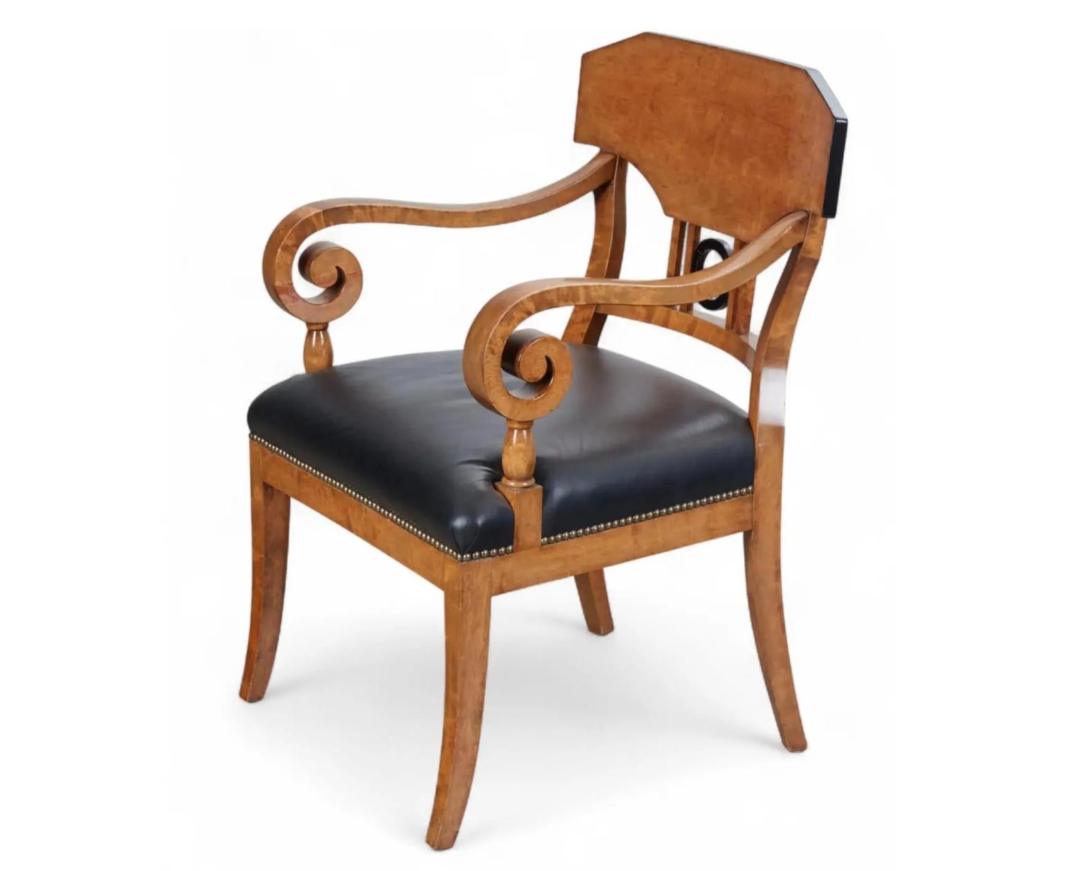 Austriaco Set di 6 sedie da pranzo antiche Biedermeier in mogano e betulla ebanizzata del XIX secolo in vendita