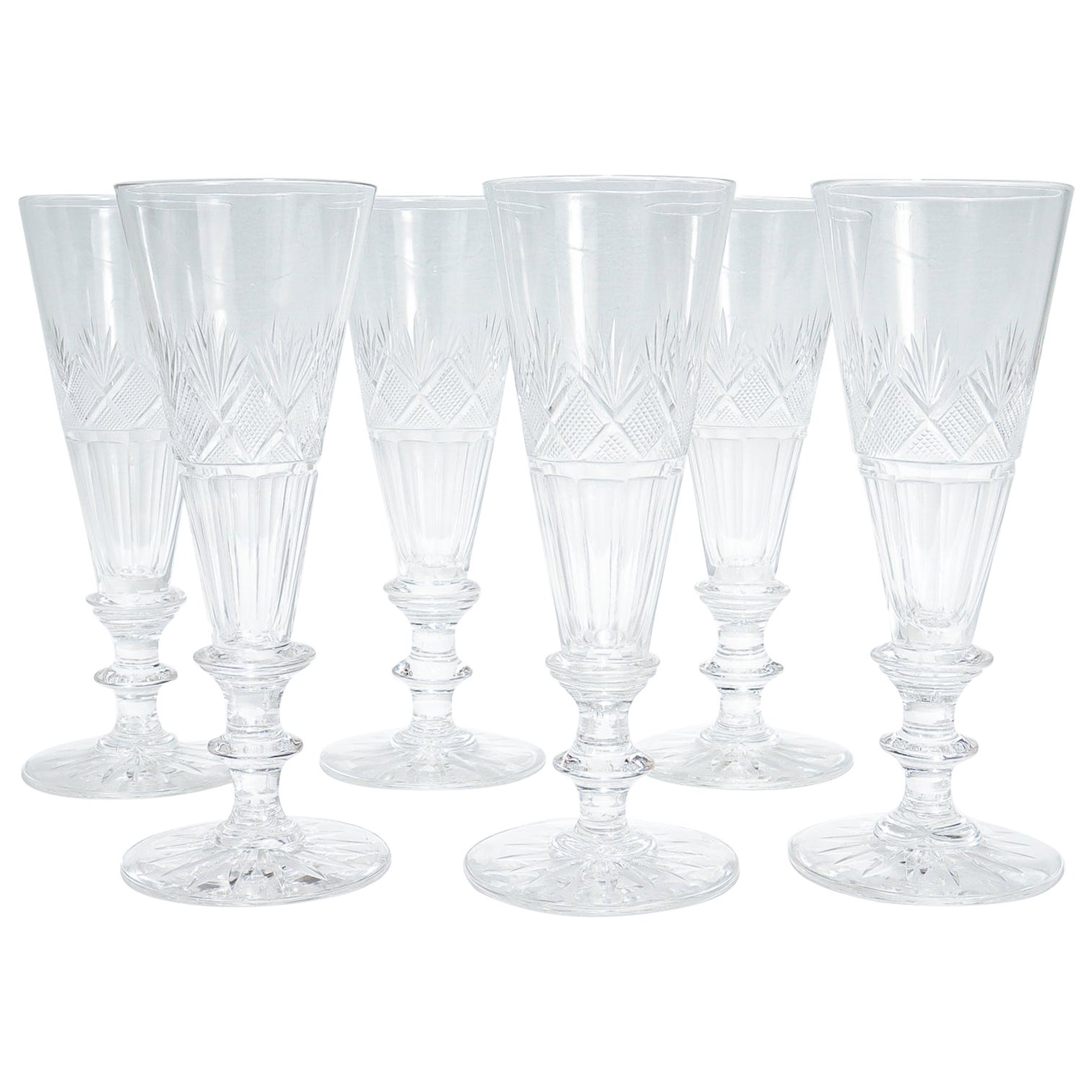 Ensemble de 6 flûtes à champagne anciennes en verre taillé du 19ème siècle attribuées à Bakewell