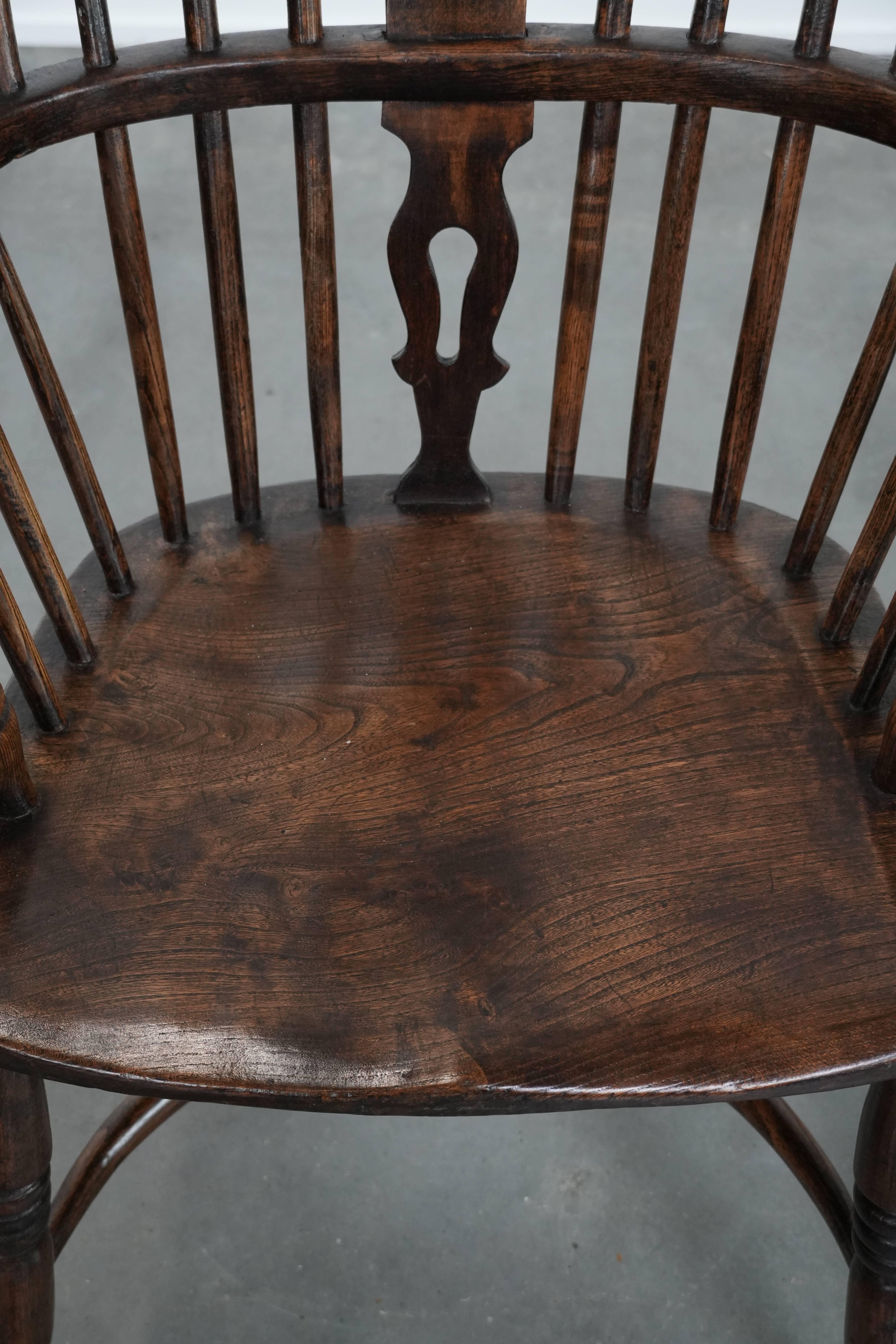 XIX secolo Set di 6 sedie Windsor inglesi antiche e belle con una splendida patina in vendita