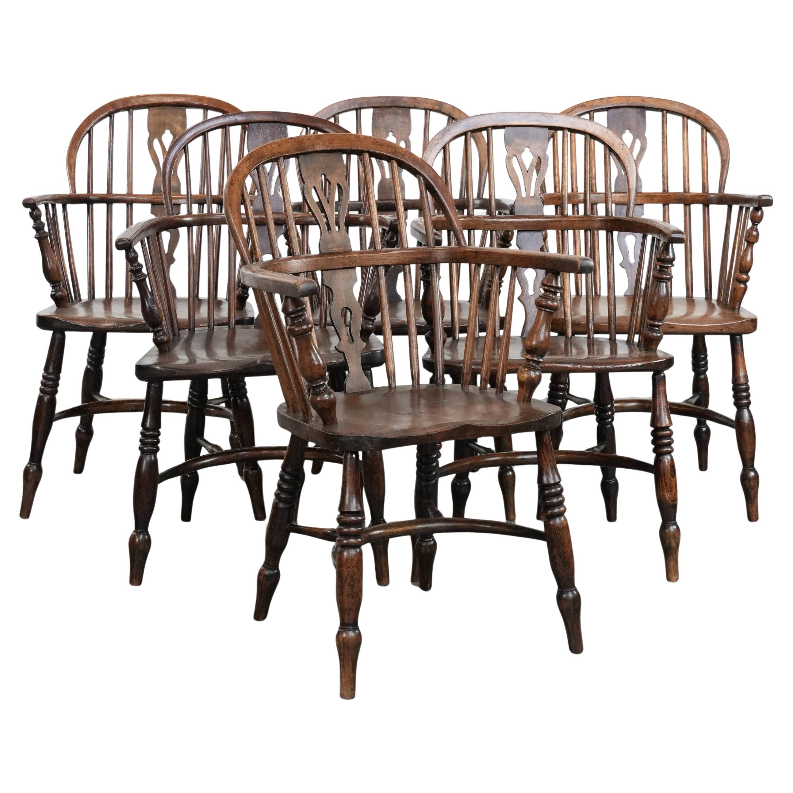 Juego de 6 sillas Windsor inglesas antiguas con una hermosa pátina