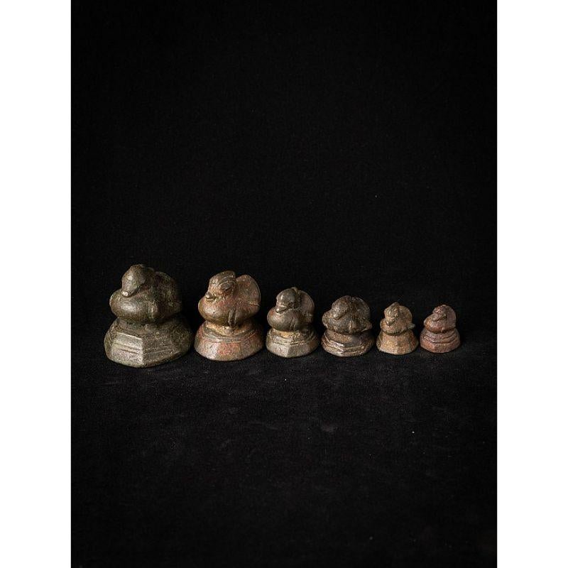 Ensemble de 6 poids en bronze antique et en opium de Birmanie en vente 2