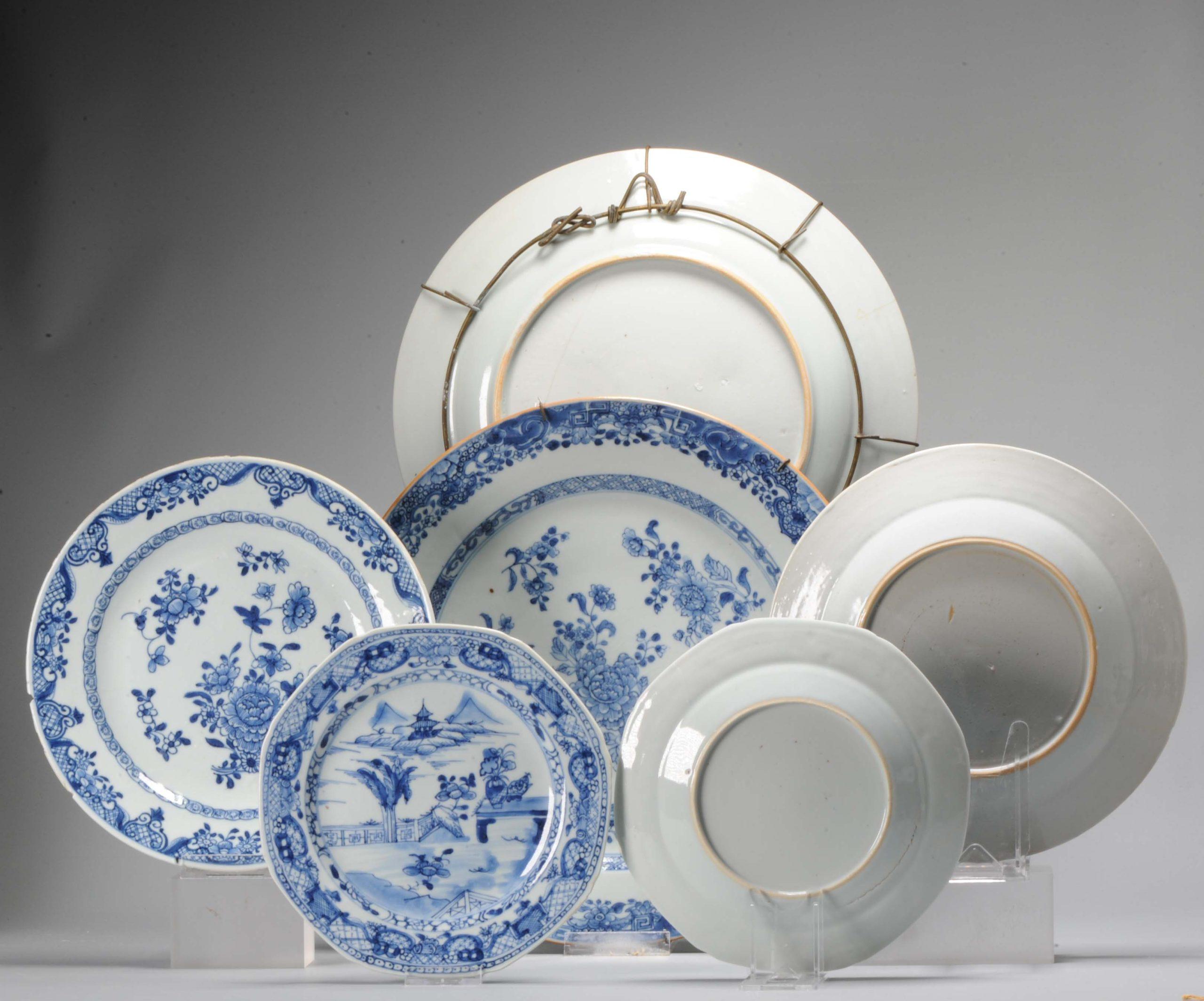 Ein sehr schön dekoriertes Set von 6 tiefen Tellern in Blau und Weiß, Kangxi/Yongzheng Periode. Dekoriert mit Blumen und Landschaften. Verschiedene Formen und Größen.

Zusätzliche Informationen:
MATERIAL: Porzellan & Töpferei
Herkunftsregion: