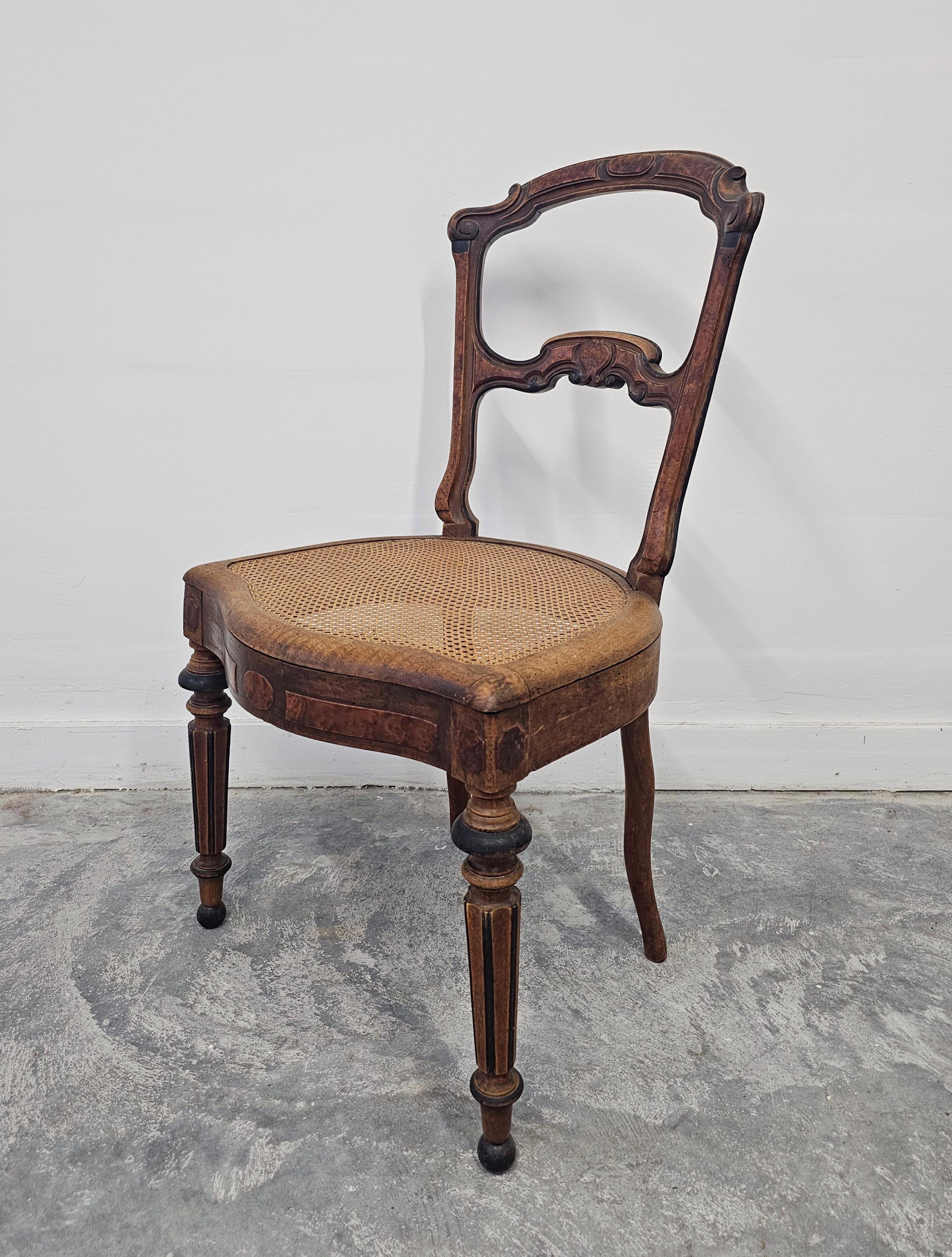 Louis-Philippe Ensemble de 6 chaises de salle à manger anciennes avec sièges en cannage, noyer massif France Mid 19th C. en vente