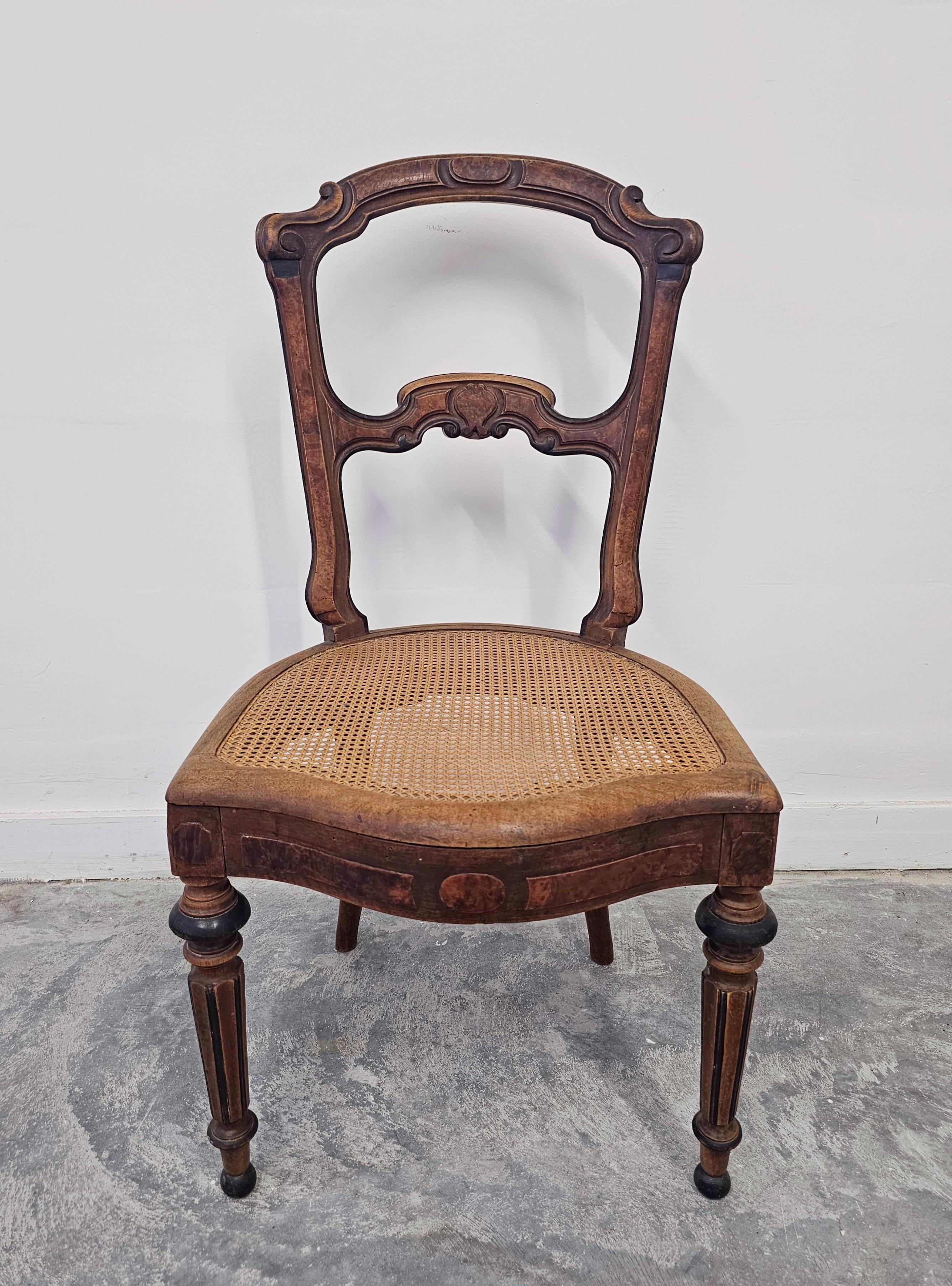 Ensemble de 6 chaises de salle à manger anciennes avec sièges en cannage, noyer massif France Mid 19th C. État moyen - En vente à Beograd, RS