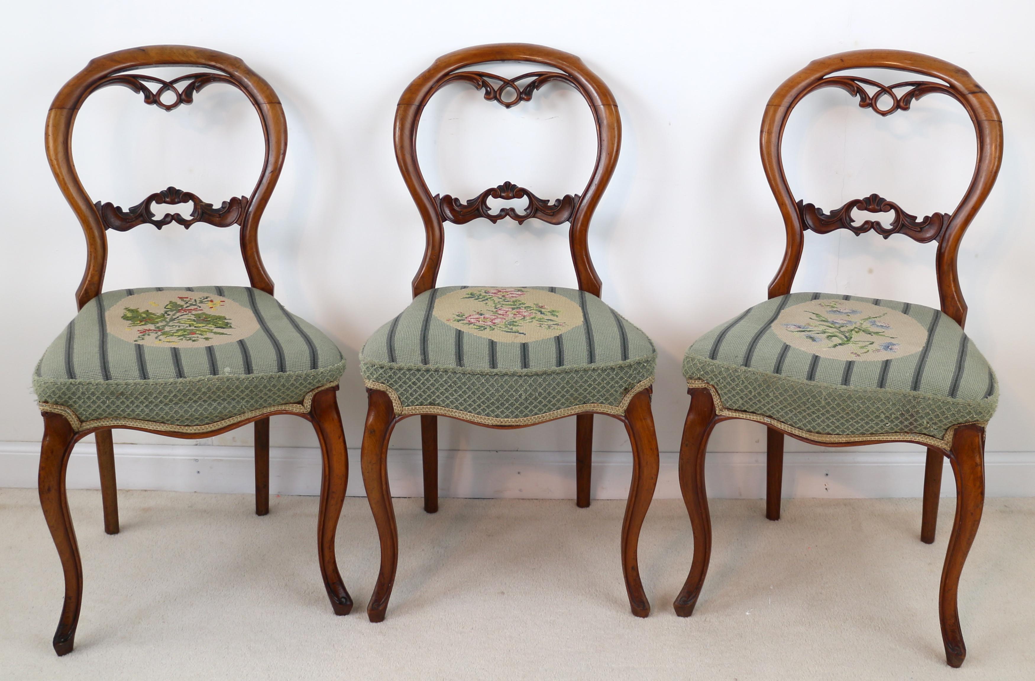 Set of 6 Antique English Victorian Walnut Balloon Back Dining Chairs, circa 1860 In Good Condition In Glasgow, GB