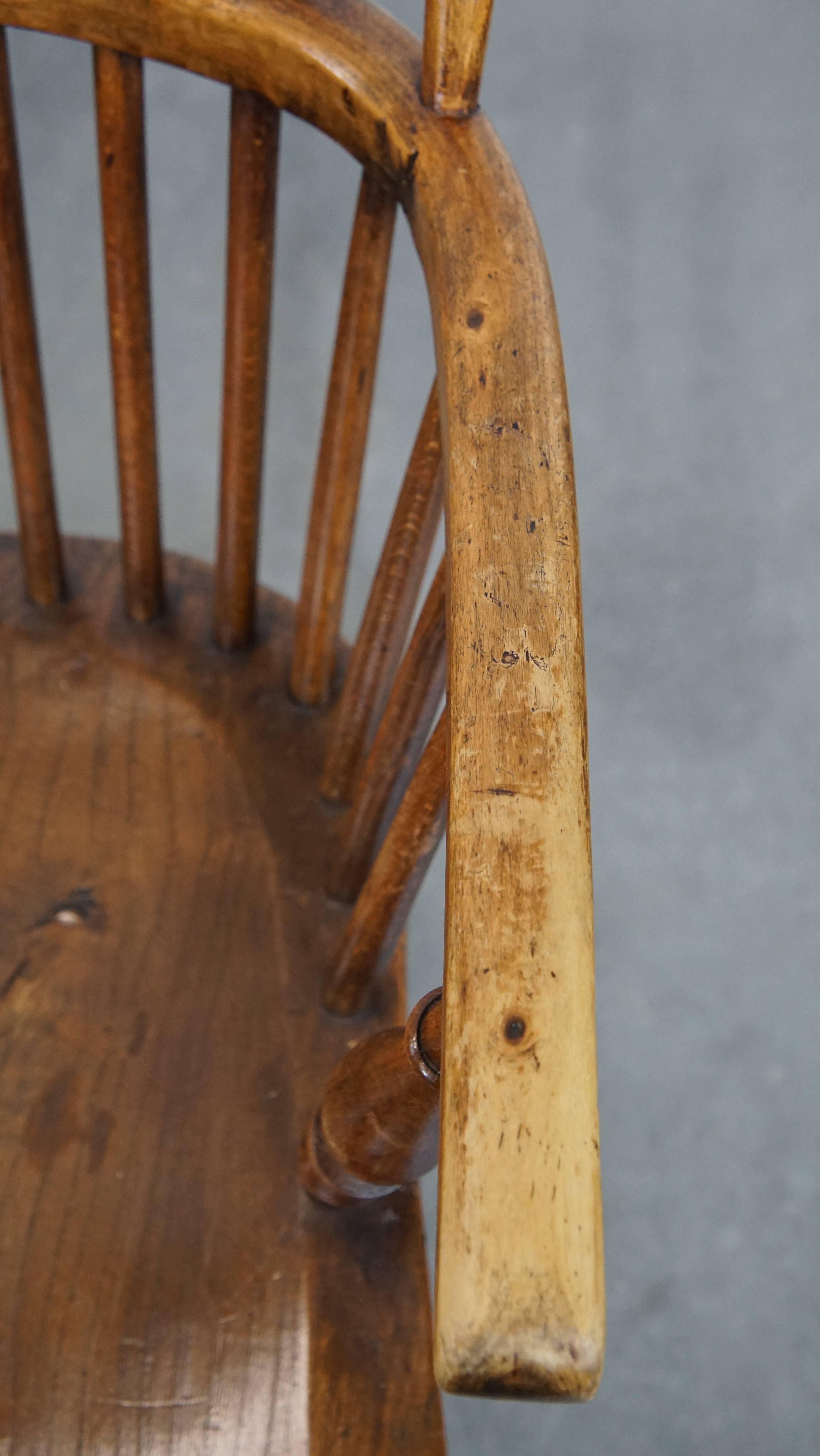 Set of 6 Antique English Windsor Chairs from the 19th Century Made of Elm For Sale 4