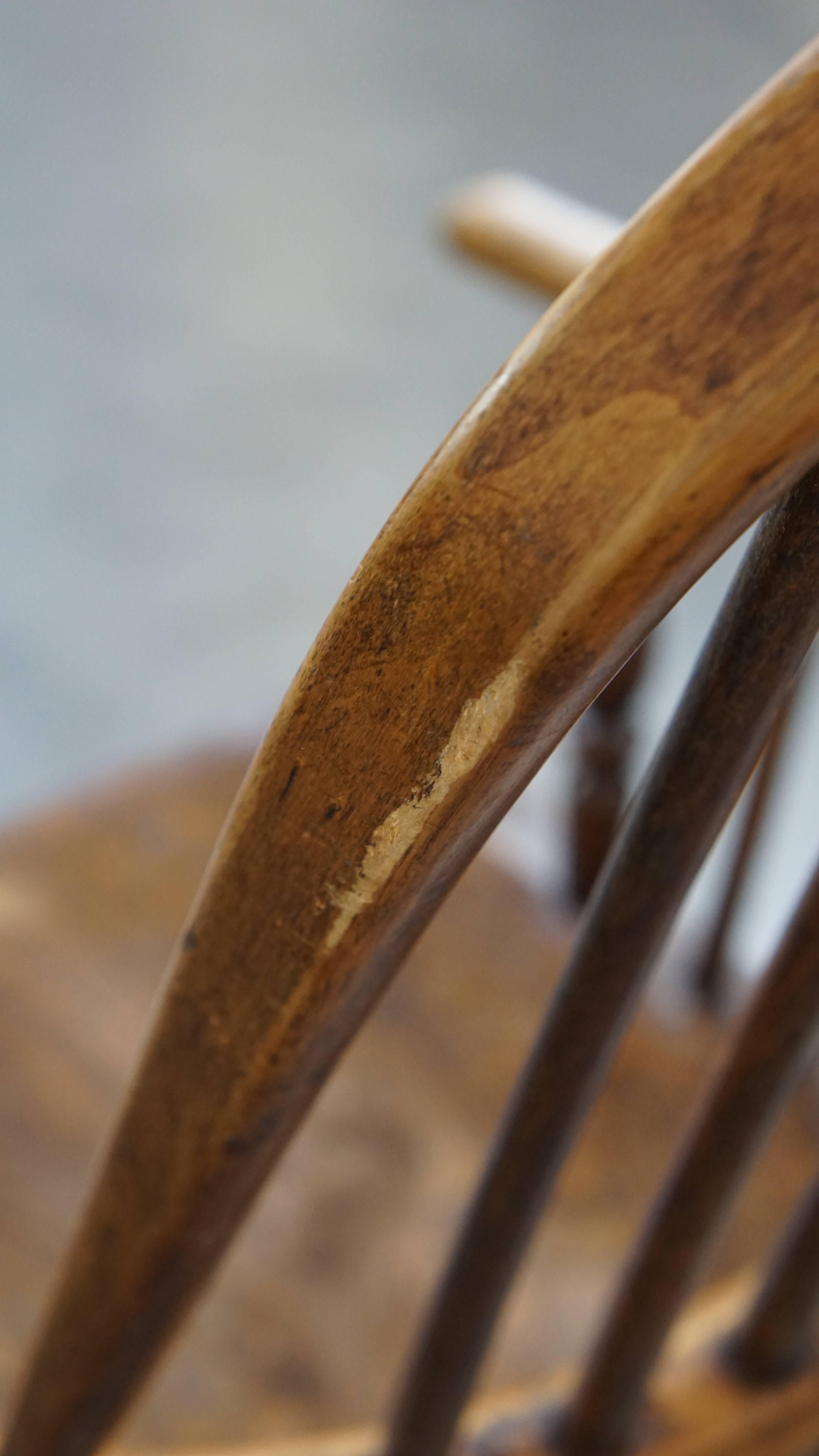 Set of 6 Antique English Windsor Chairs from the 19th Century Made of Elm For Sale 9