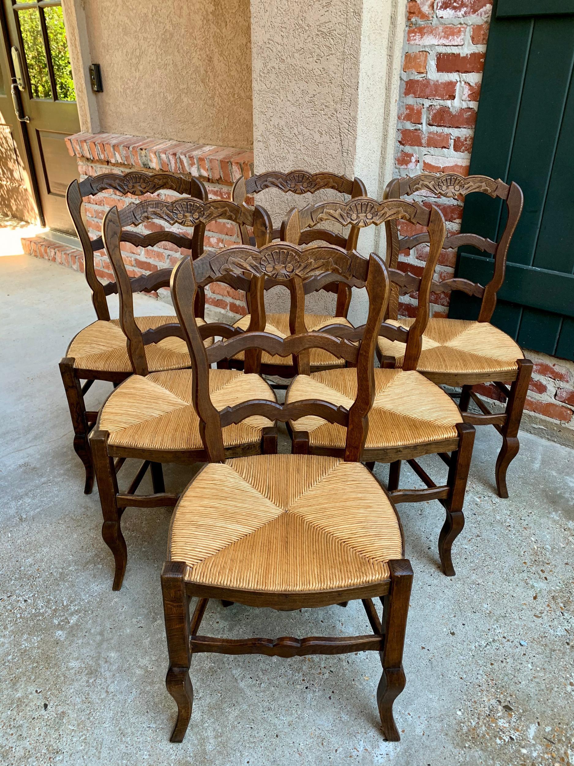 ~Direct from France~
~Lovely set of 6 antique French chairs, with Classic French style… perfect for a kitchen or dining room with their original finish that compliments any decor!~
~Serpentine ladder backs with a pretty Silhouette; rail has a