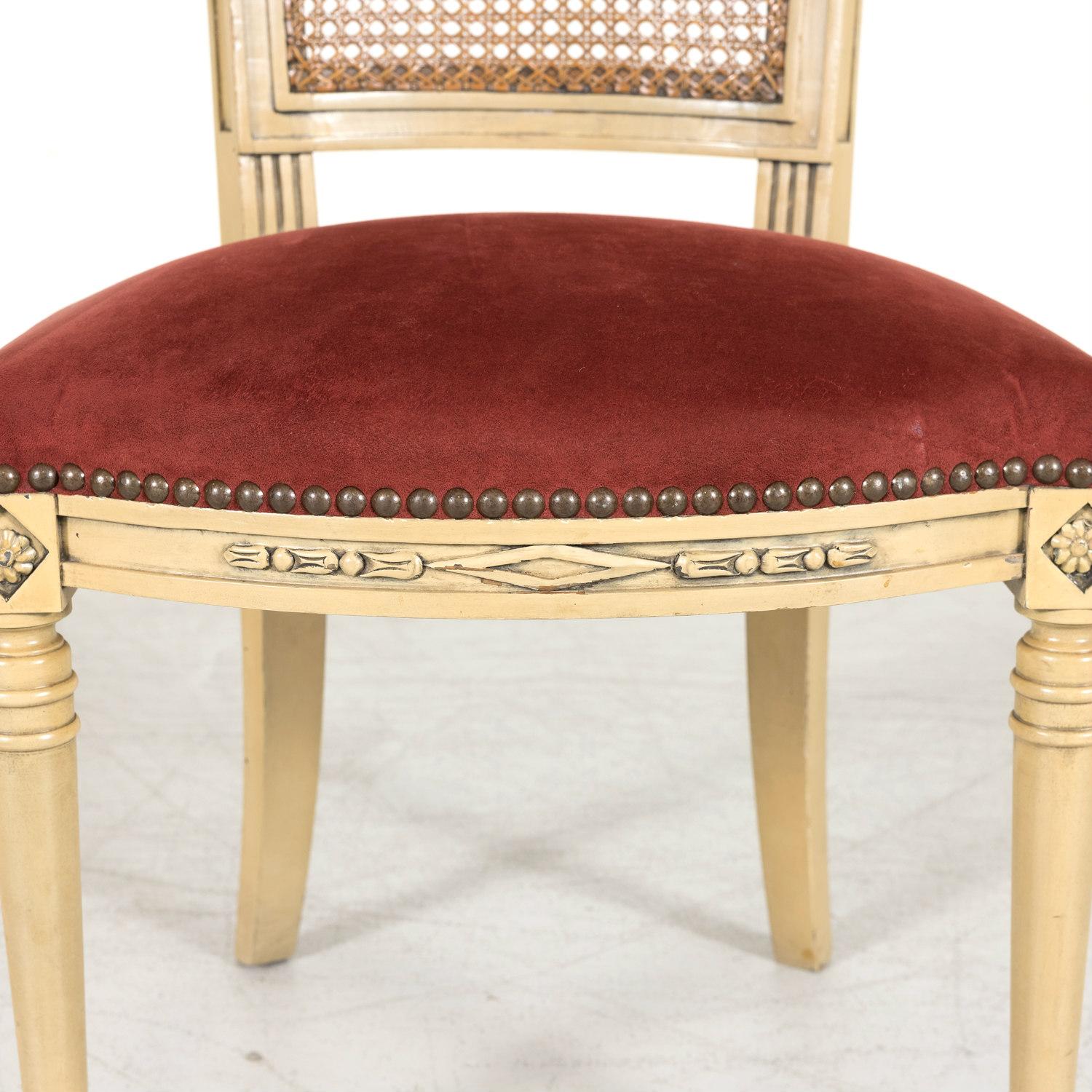 Satz von 6 antiken französischen Esszimmerstühlen im Directoire-Stil mit lackierter Schilfrohrrückenlehne im Angebot 1
