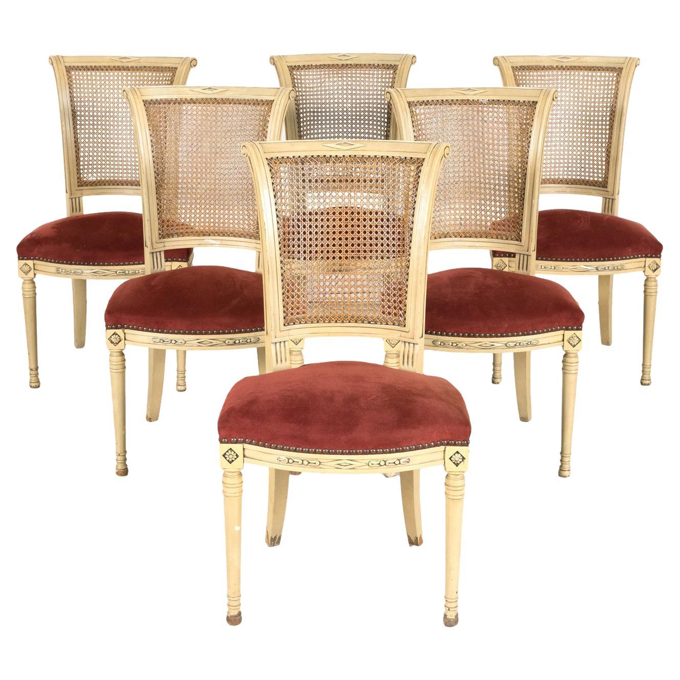Satz von 6 antiken französischen Esszimmerstühlen im Directoire-Stil mit lackierter Schilfrohrrückenlehne im Angebot