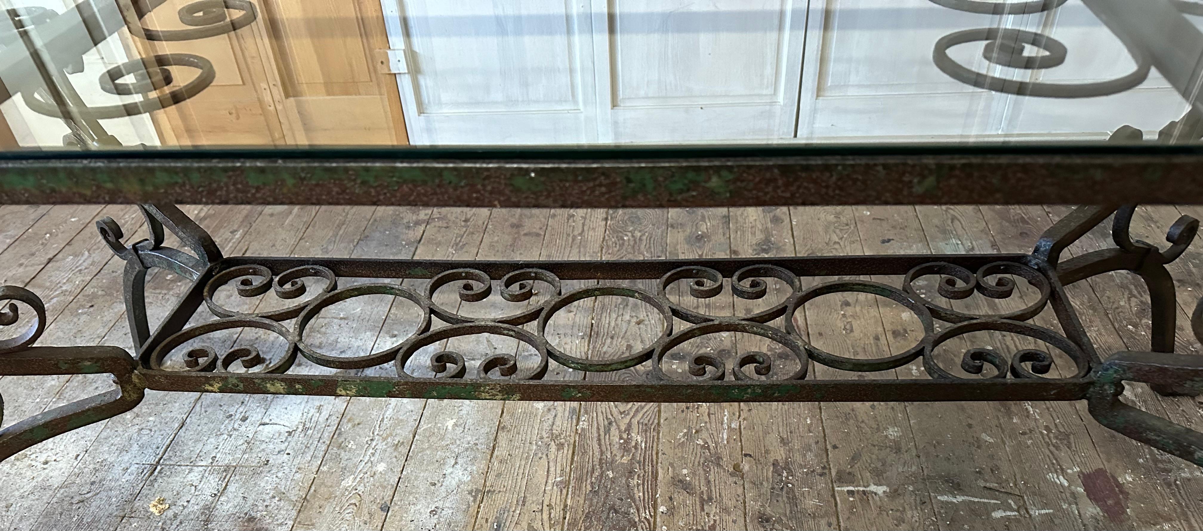 Satz von 6 antiken französischen Gartenstühlen und Metall-Esstisch aus Metall (Eisen) im Angebot