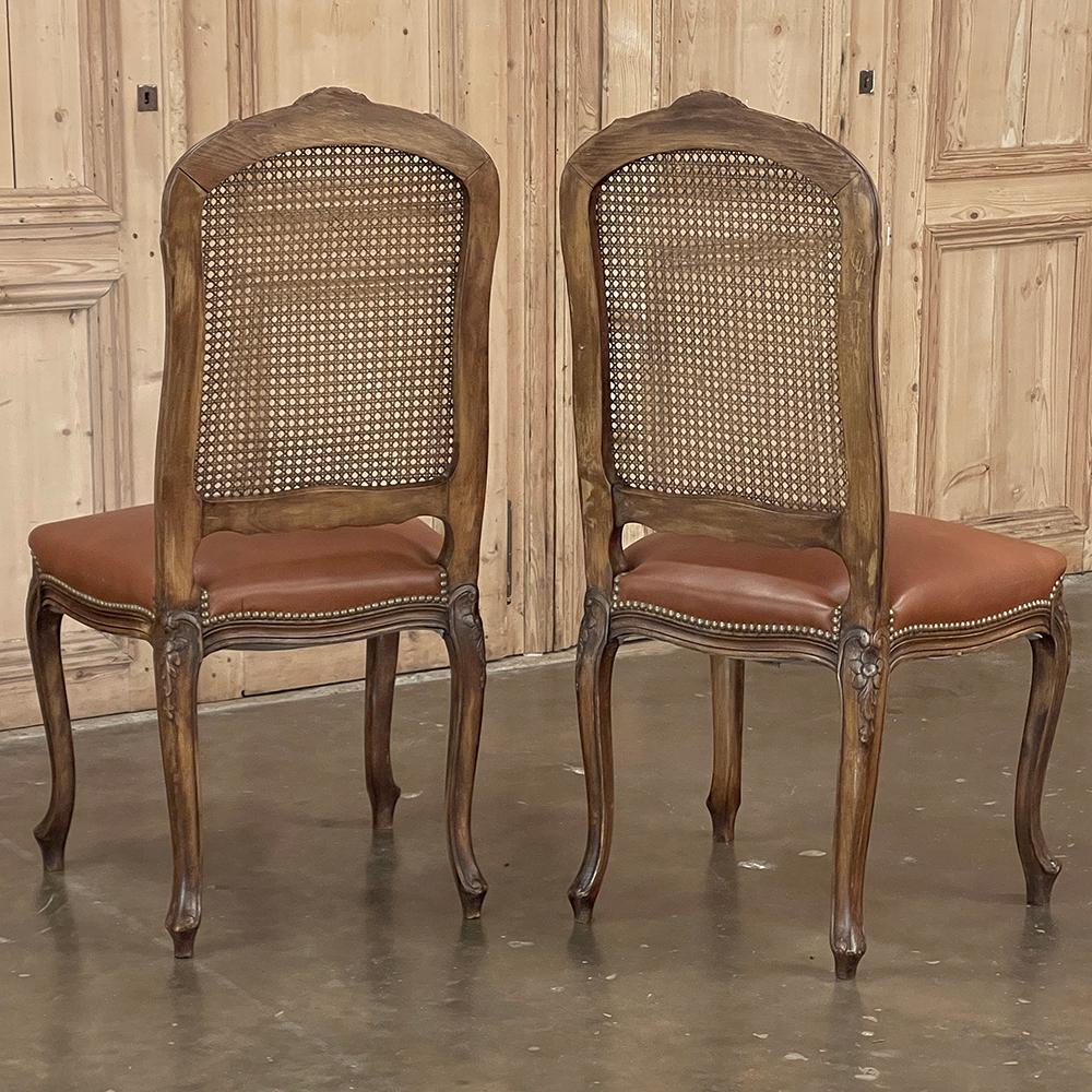 Ensemble de 6 chaises de salle à manger françaises anciennes Louis XV en bois fruitier comprenant 2 fauteuils en vente 7
