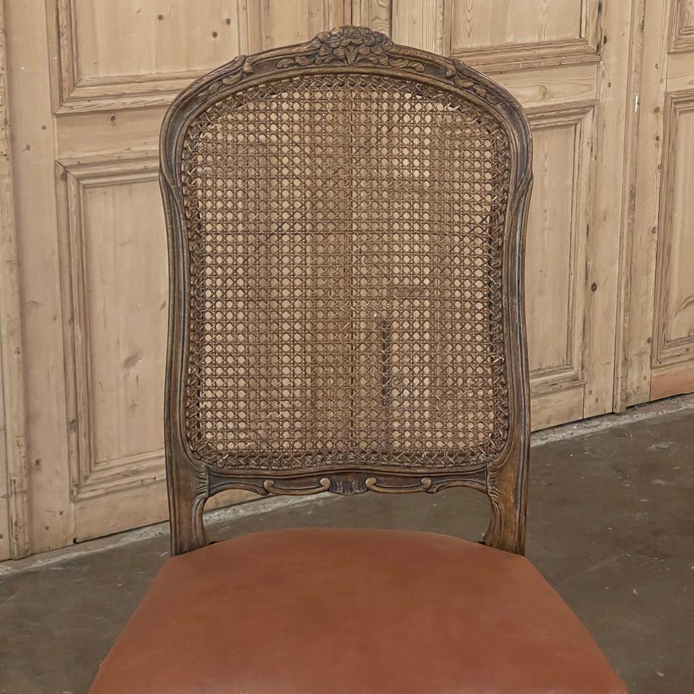 Ensemble de 6 chaises de salle à manger françaises anciennes Louis XV en bois fruitier comprenant 2 fauteuils en vente 8