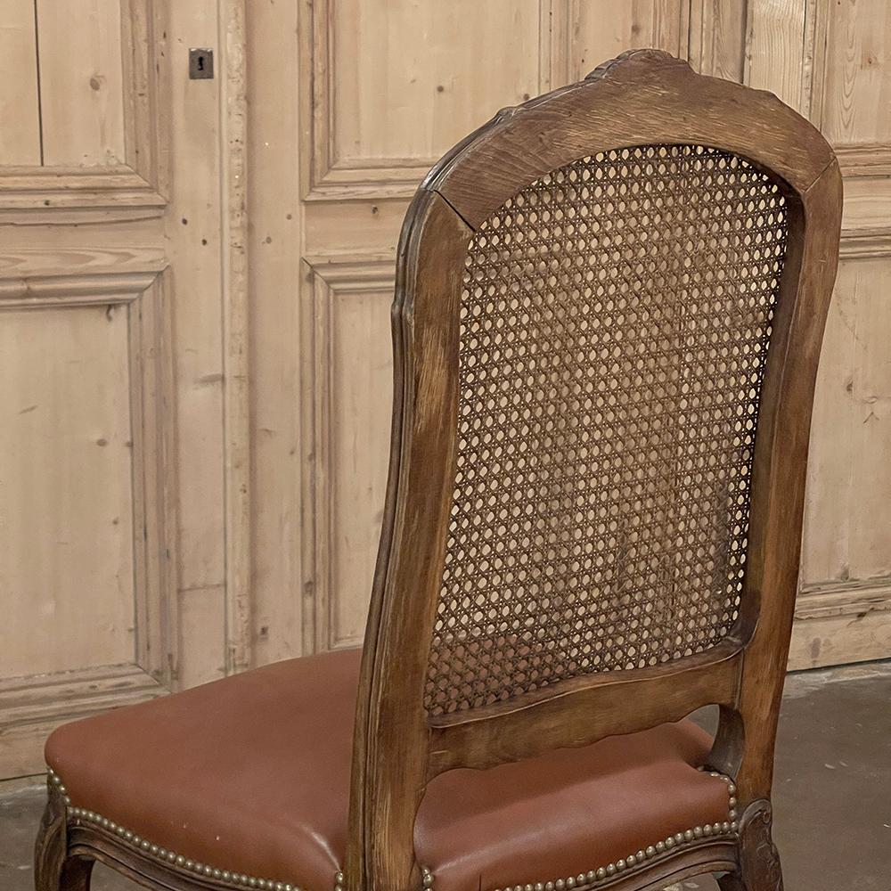 Ensemble de 6 chaises de salle à manger françaises anciennes Louis XV en bois fruitier comprenant 2 fauteuils en vente 12
