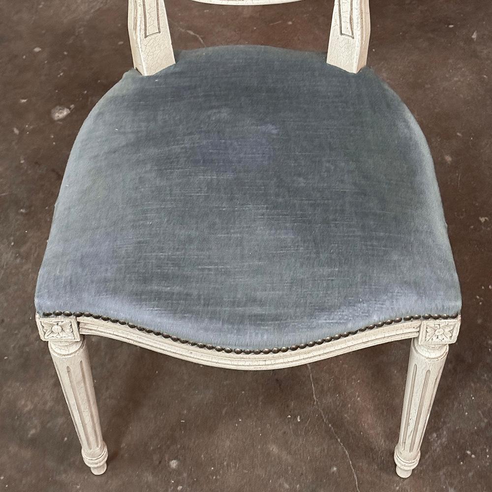 Satz von 6 Antique French Louis XVI gemalt Esszimmerstühle mit Mohair im Angebot 2