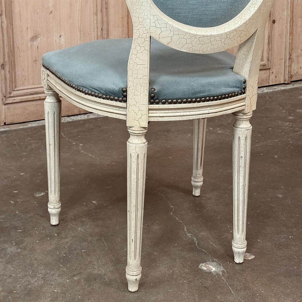 Satz von 6 Antique French Louis XVI gemalt Esszimmerstühle mit Mohair im Angebot 6
