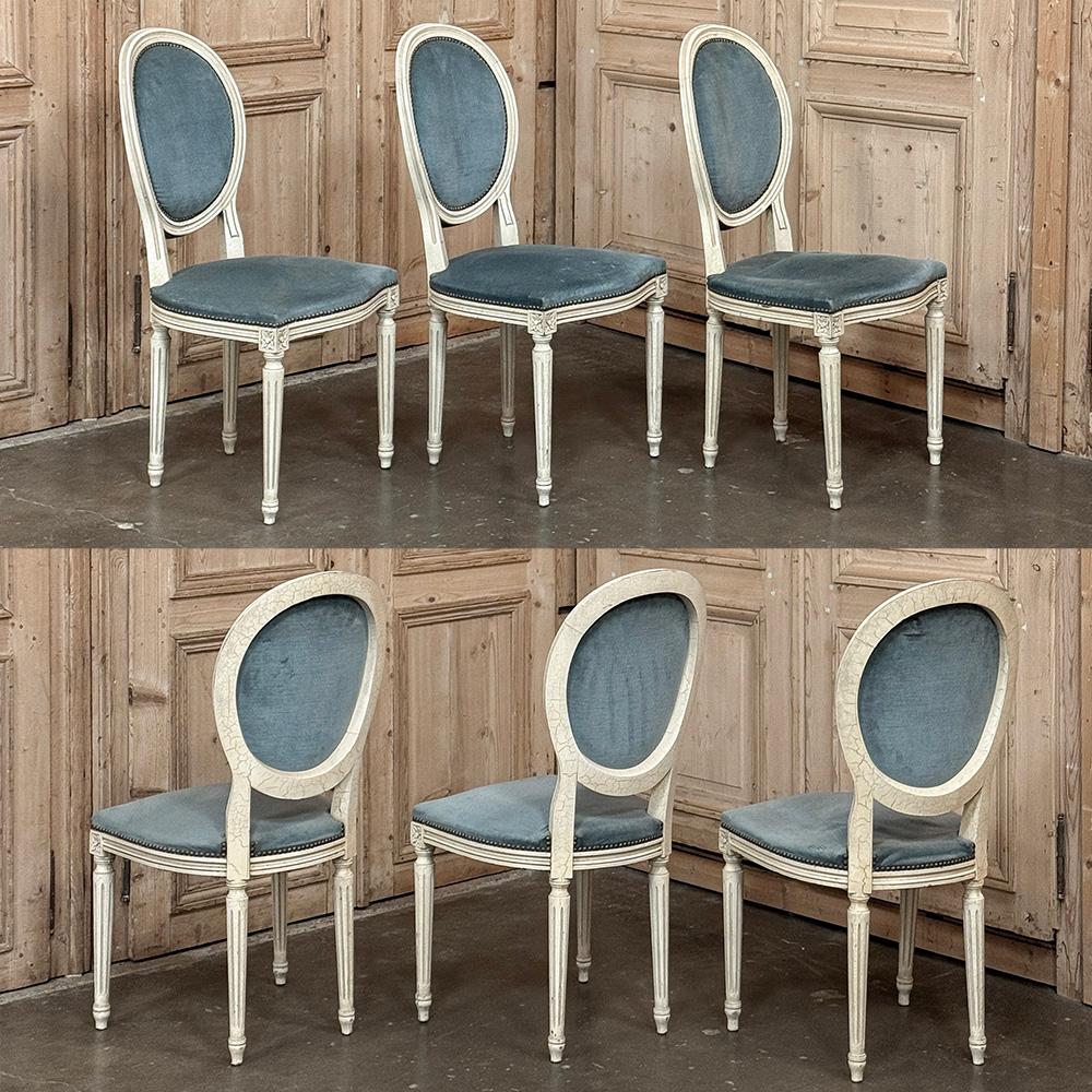 Satz von 6 Antique French Louis XVI gemalt Esszimmerstühle mit Mohair im Angebot 7