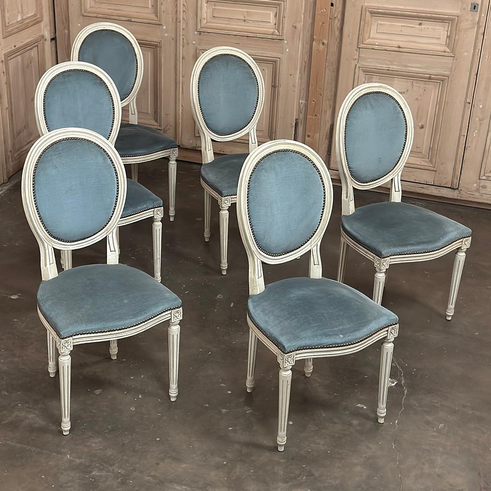 Satz von 6 Antique French Louis XVI gemalt Esszimmerstühle mit Mohair (Französisch) im Angebot