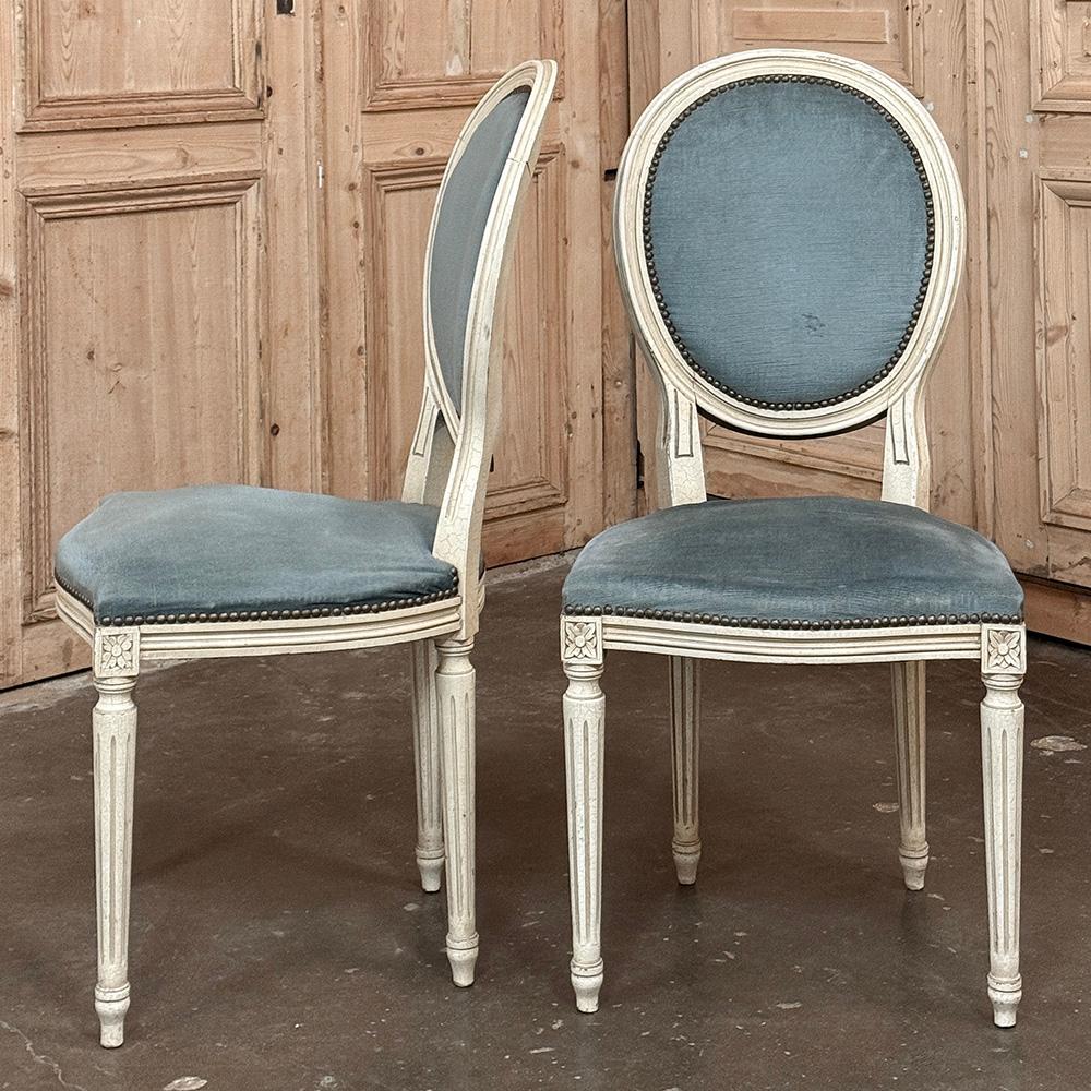 Satz von 6 Antique French Louis XVI gemalt Esszimmerstühle mit Mohair im Zustand „Gut“ im Angebot in Dallas, TX