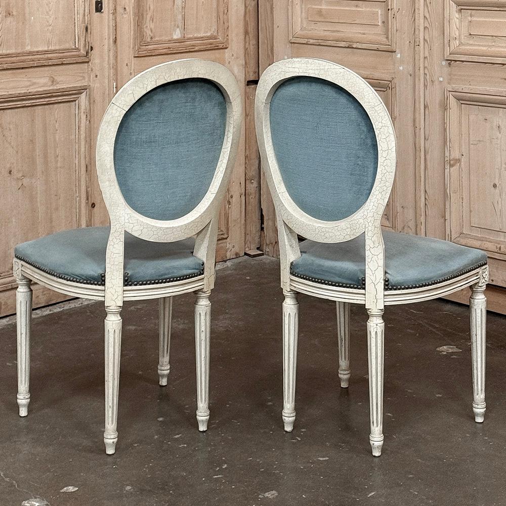 Satz von 6 Antique French Louis XVI gemalt Esszimmerstühle mit Mohair (20. Jahrhundert) im Angebot