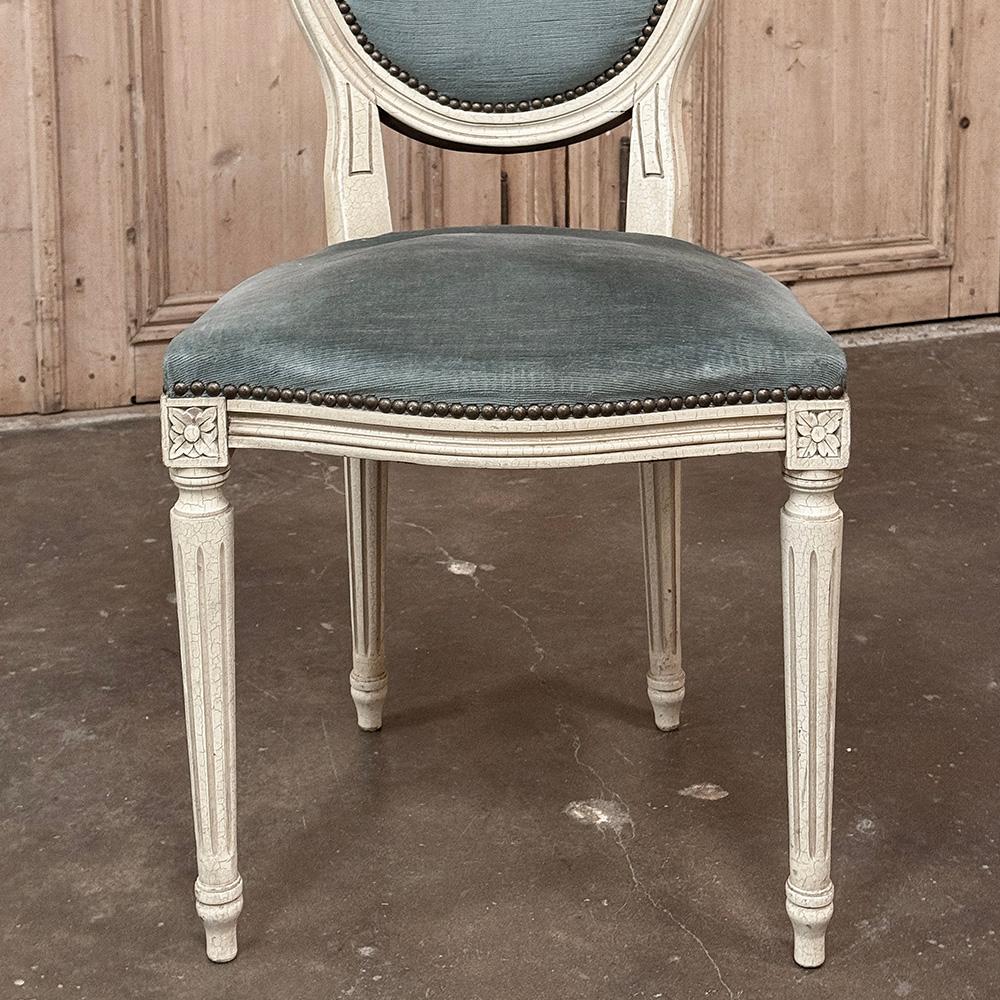 Satz von 6 Antique French Louis XVI gemalt Esszimmerstühle mit Mohair im Angebot 1