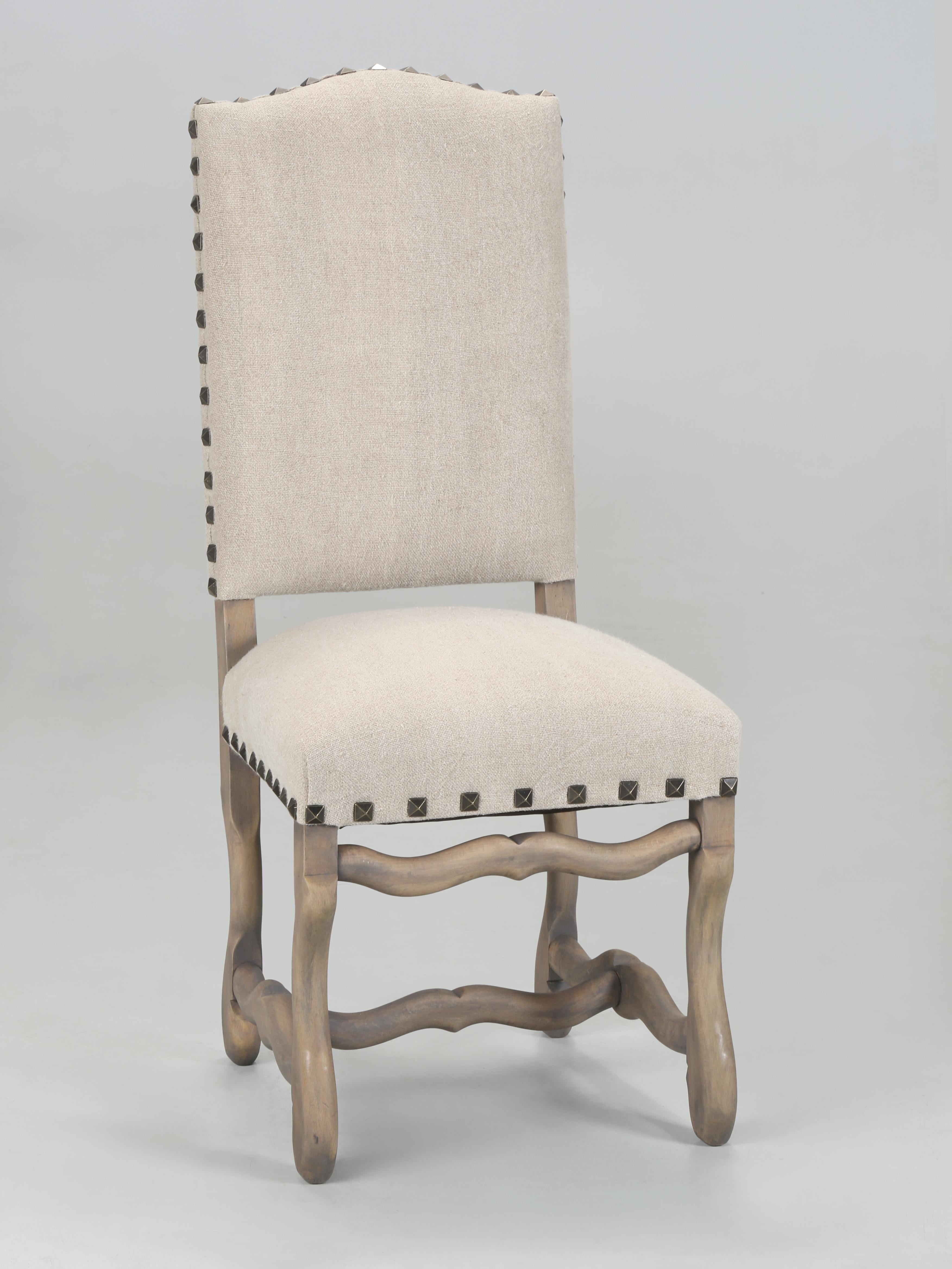 Louis XIII Ensemble de 6 chaises de salle à manger françaises anciennes Os de Mouton en lin irlandais lavé à la main. en vente