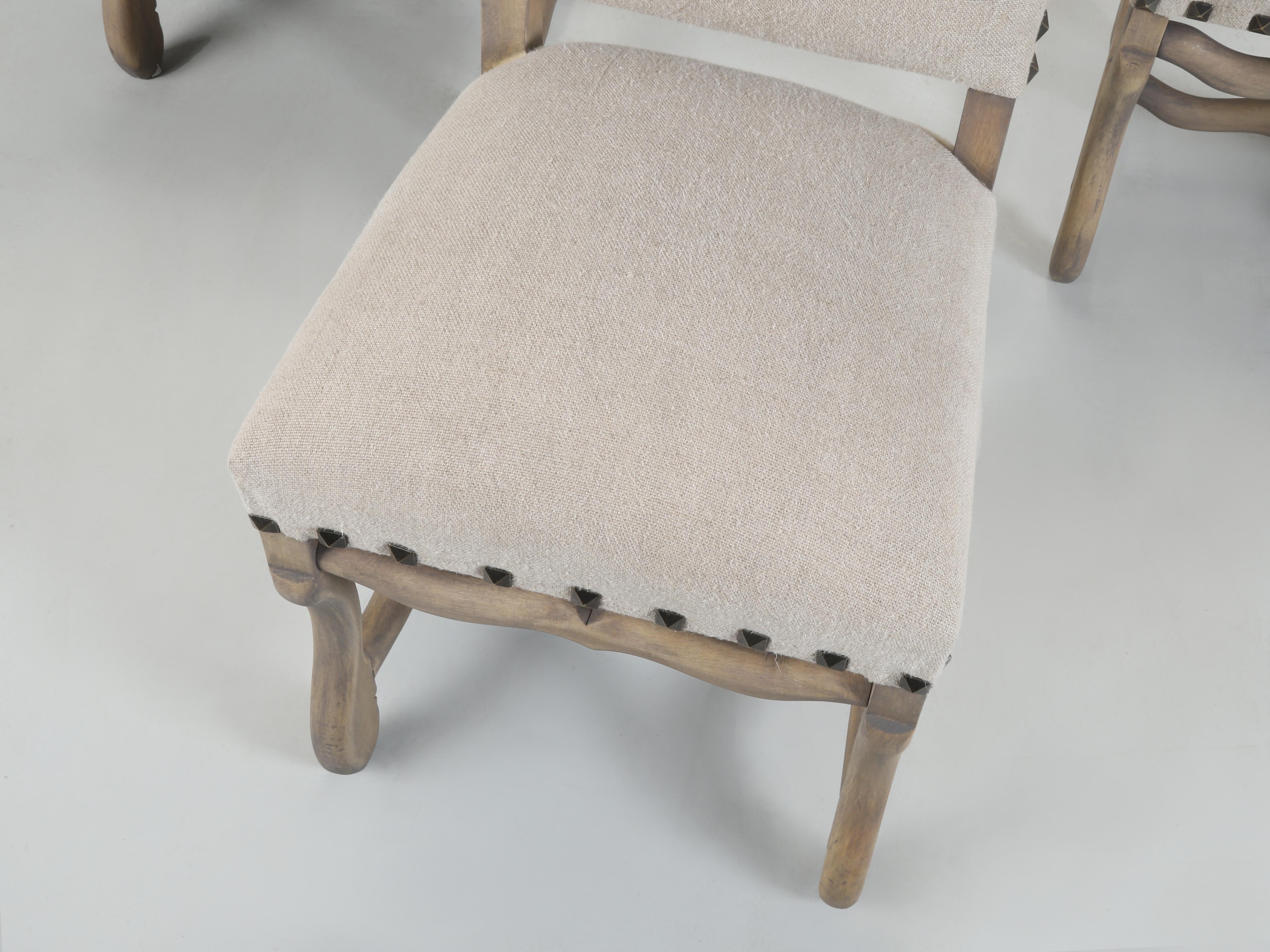 Début du 20ème siècle Ensemble de 6 chaises de salle à manger françaises anciennes Os de Mouton en lin irlandais lavé à la main. en vente