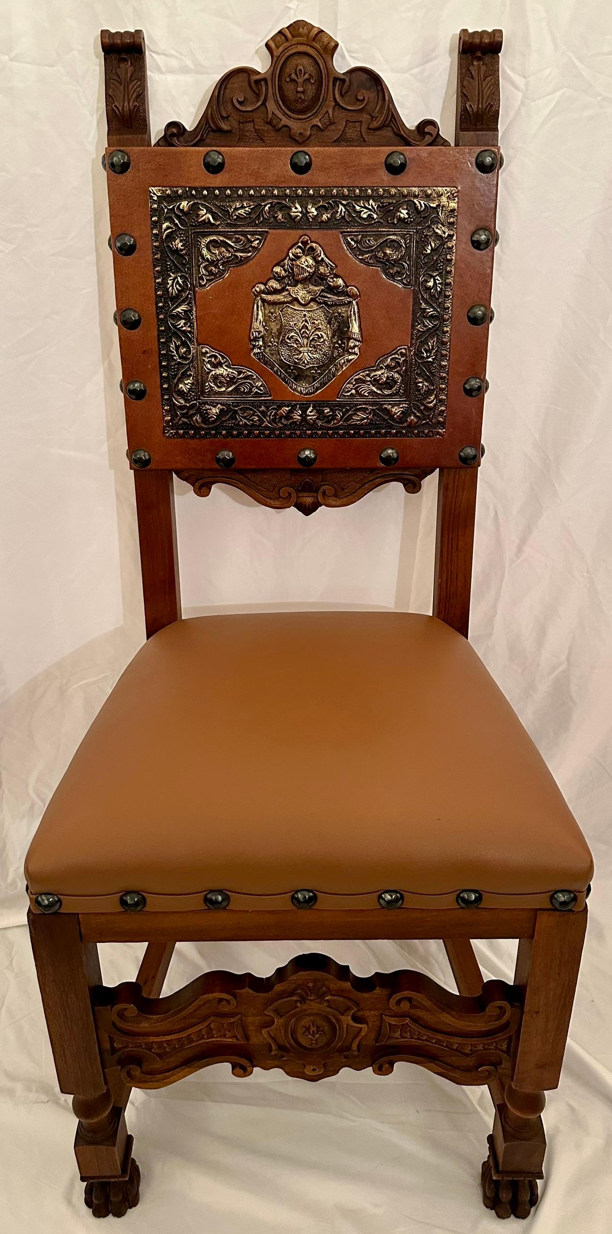 Rinascimento Set di 6 sedie da pranzo rinascimentali francesi in noce e pelle, circa 1900. in vendita