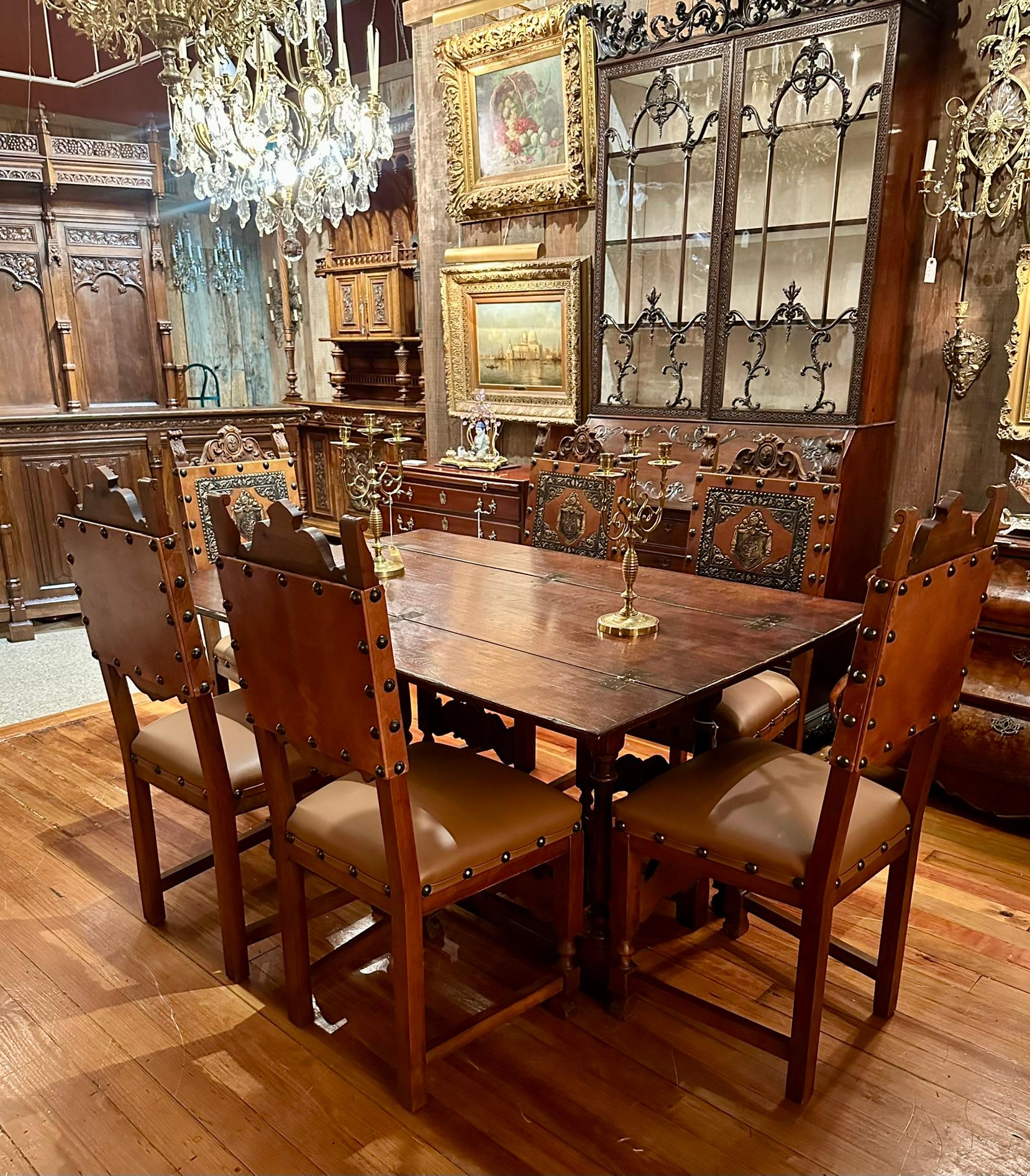 Set di 6 sedie da pranzo rinascimentali francesi in noce e pelle, circa 1900. in vendita 1