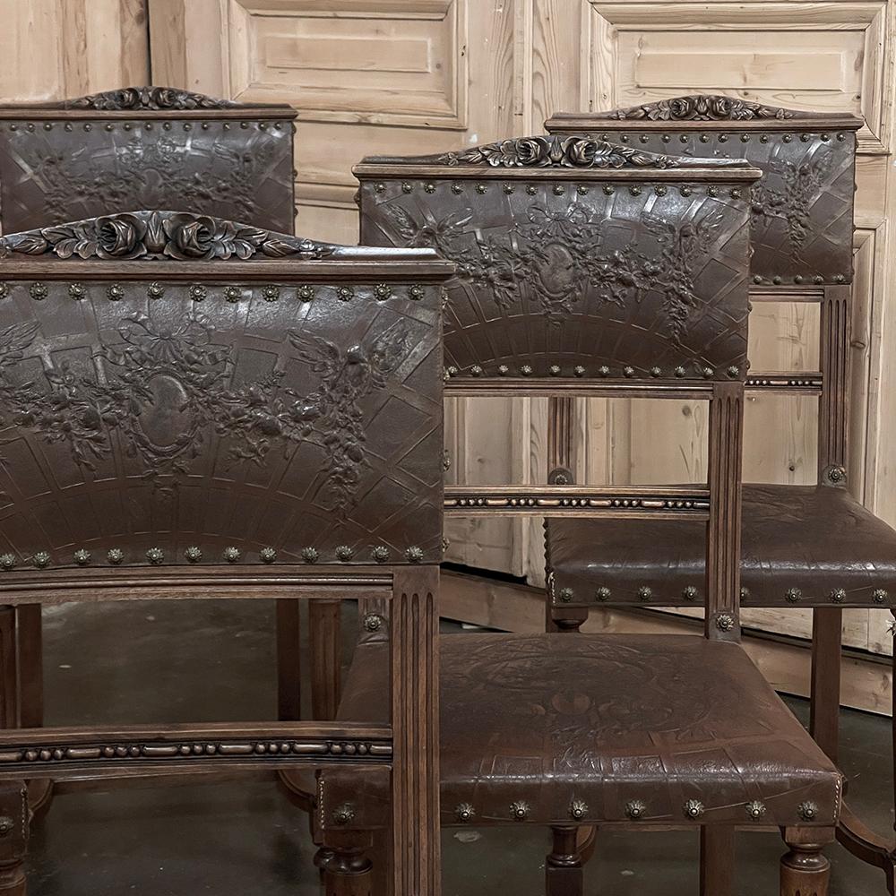 Satz von 6 antiken französischen Louis-XVI-Esszimmerstühlen aus Nussbaumholz mit geprägtem Leder (20. Jahrhundert) im Angebot