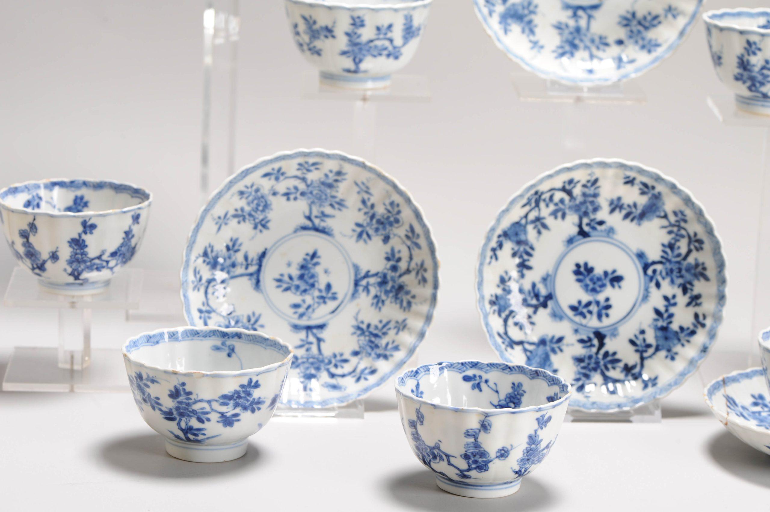 Qing Set di 6 antiche tazze e piattini floreali in porcellana cinese Kangxi, 18° C. in vendita