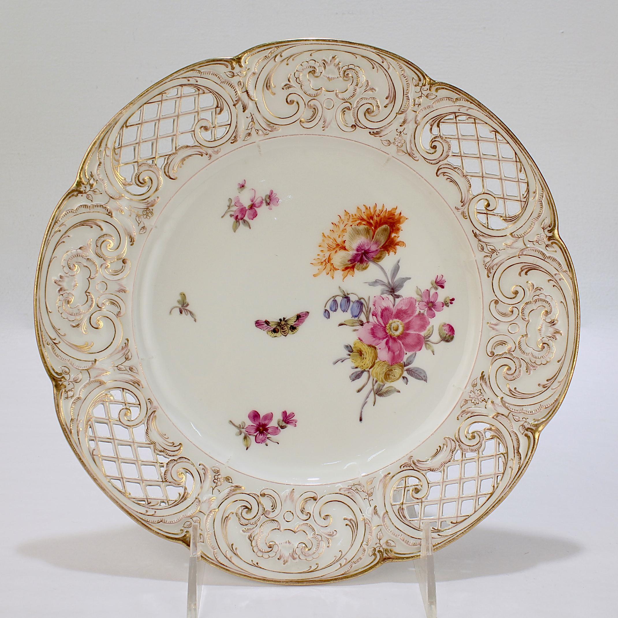 Lote de 6 piezas de porcelana antigua KPM Porcelain  Placas de armario reticuladas Deutsche Blumen Art Nouveau en venta
