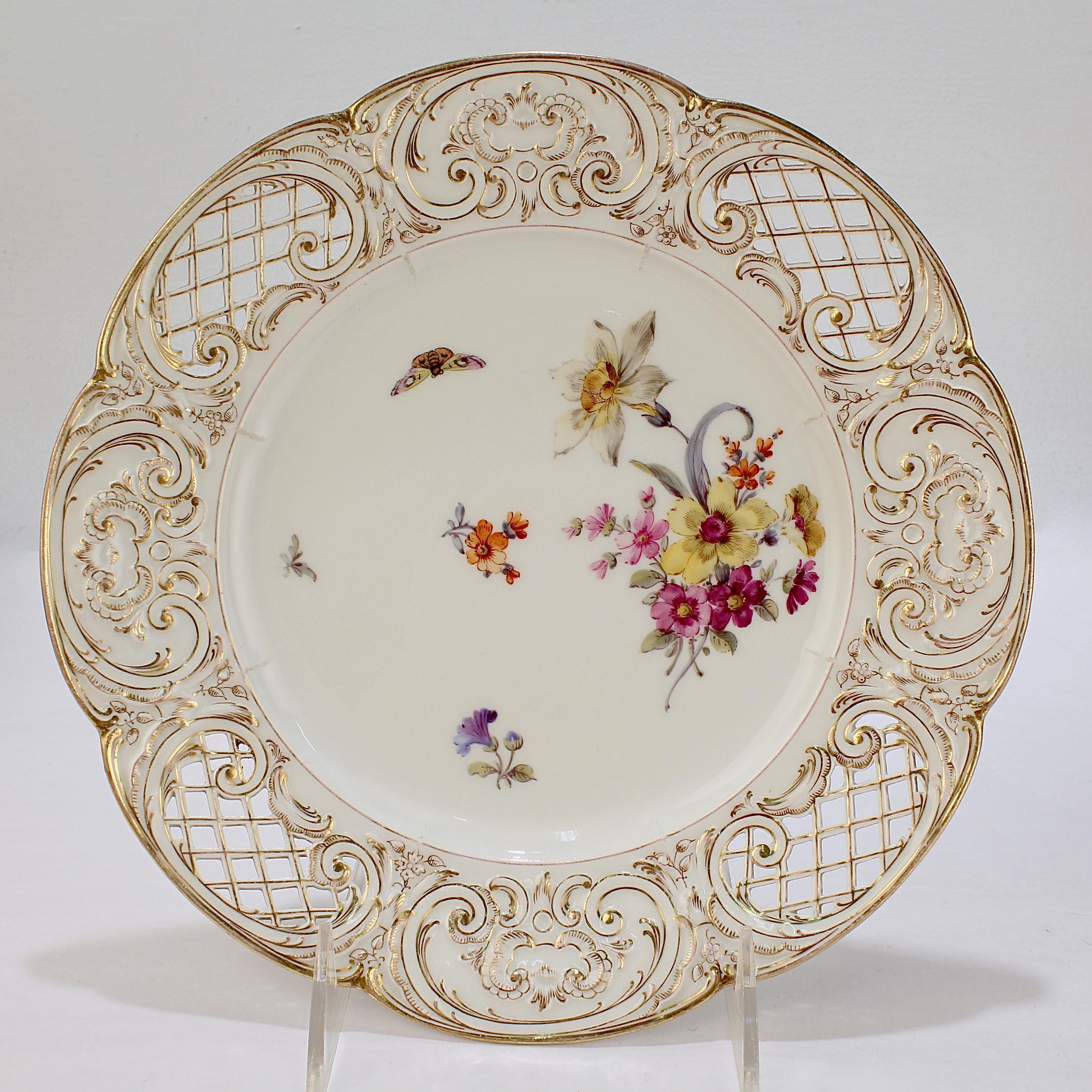 Lote de 6 piezas de porcelana antigua KPM Porcelain  Placas de armario reticuladas Deutsche Blumen siglo XX en venta