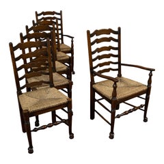 Lot de 6 chaises de salle à manger anciennes à dossier échelonné:: en chêne:: siège en jonc:: sculpteur:: édouardien