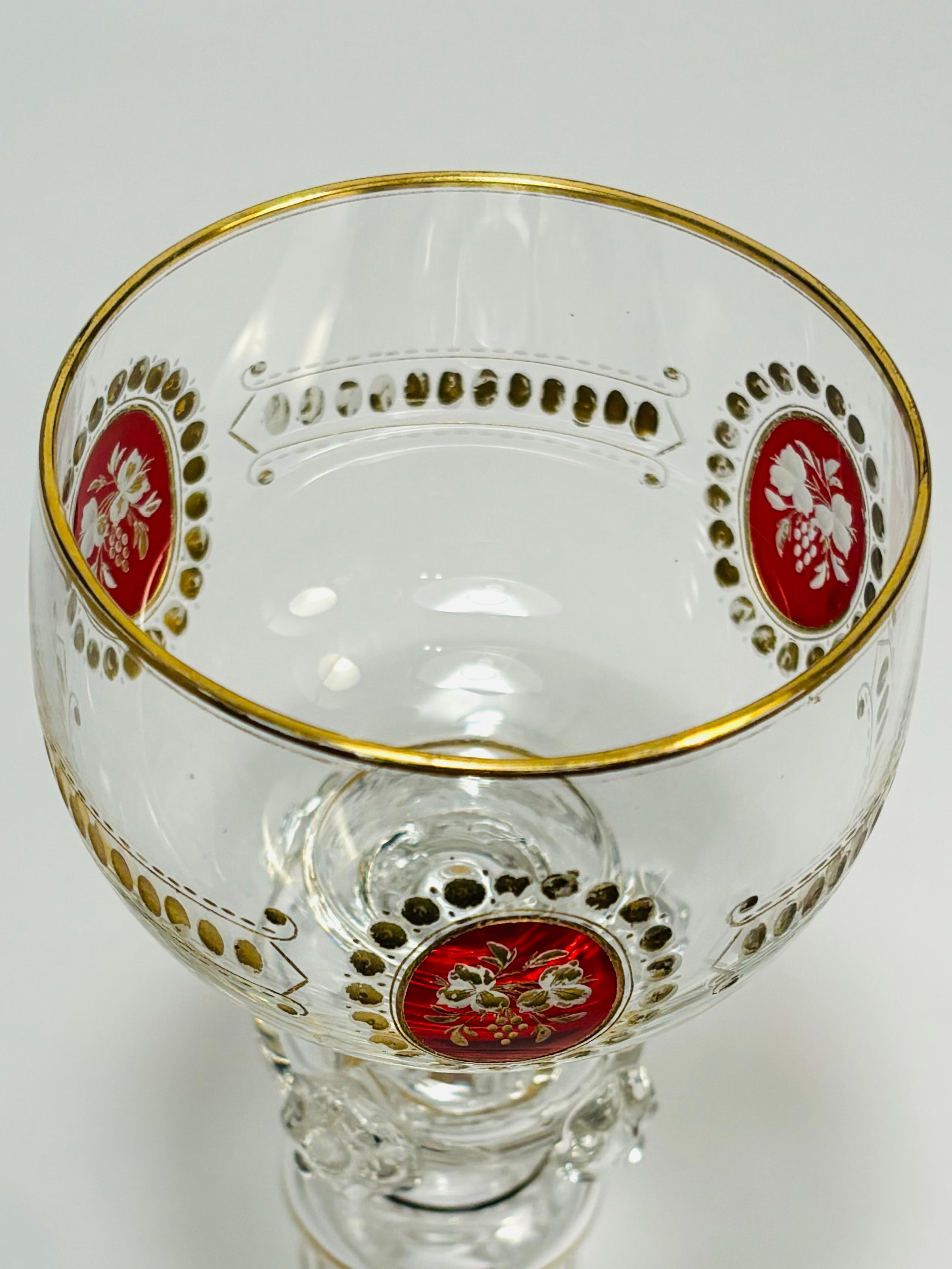 Set von 6 antiken Moser-Weinkelchen, Rubin-Kartuschen mit Vergoldung. CIRCA 1880 im Angebot 1