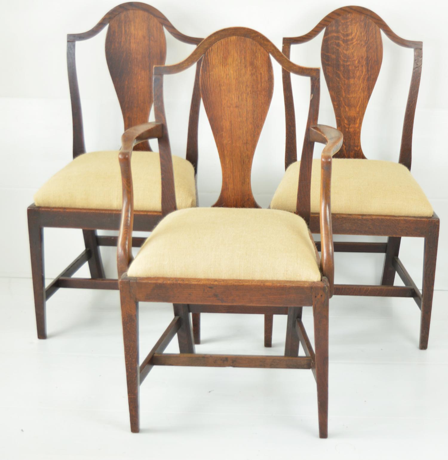 A great set of 6 ( 4 + 2 ) oak country chairs.

Lovely colour.

In the Country Hepplewhite style.

I particularly like the unusual plain shield shape splats.

The seats have been re-upholstered in hessian or burlap.

The chairs are