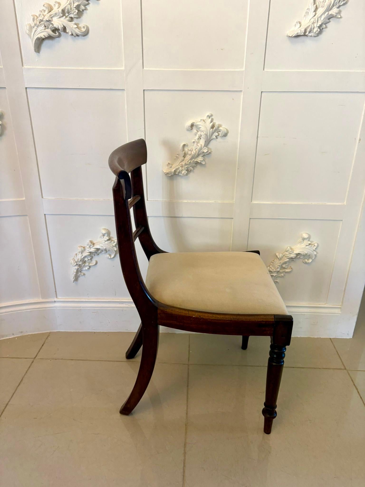 Ensemble de 6 chaises de salle à manger anciennes de qualité Regency en acajou en vente 1