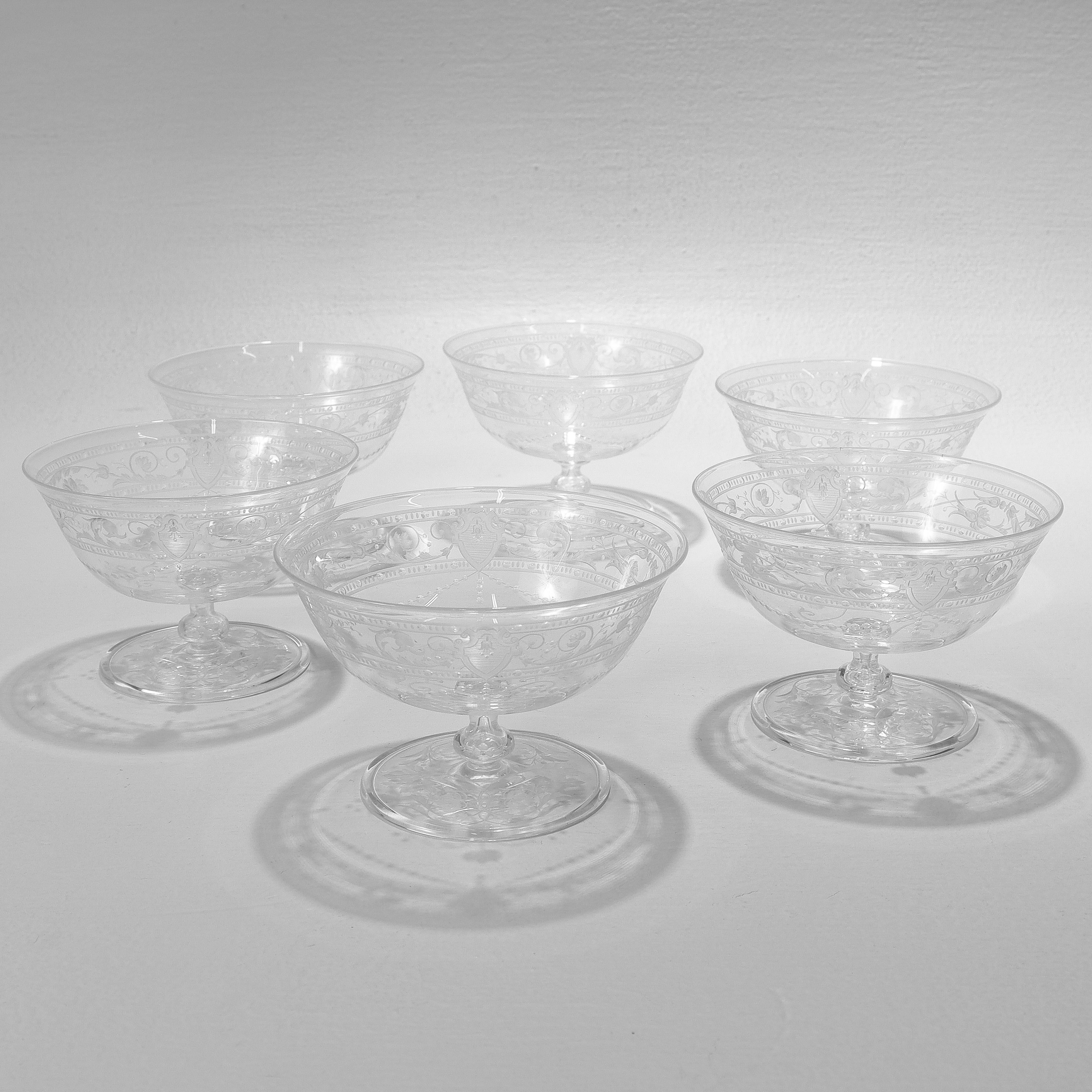 Set von 6 antiken Sherbert-Schalen aus geätztem und graviertem Glas mit Stourbridge-Muster (20. Jahrhundert) im Angebot