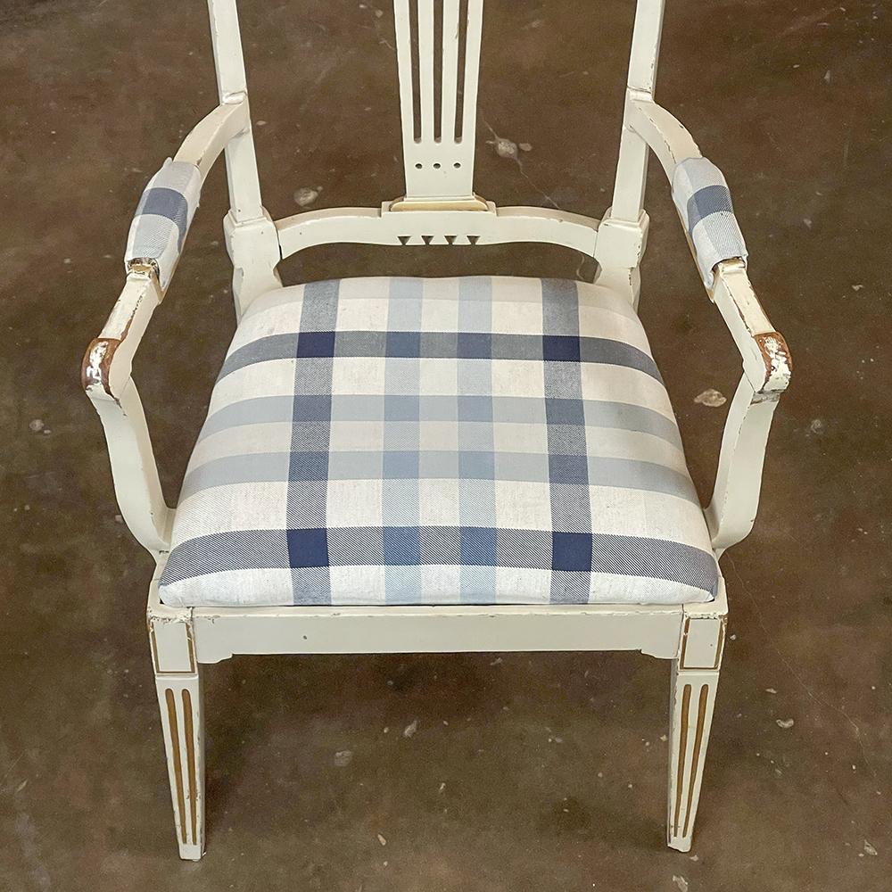 Ensemble de 6 chaises de salle à manger suédoises anciennes peintes de style gustavien, comprenant 2 fauteuils en vente 12