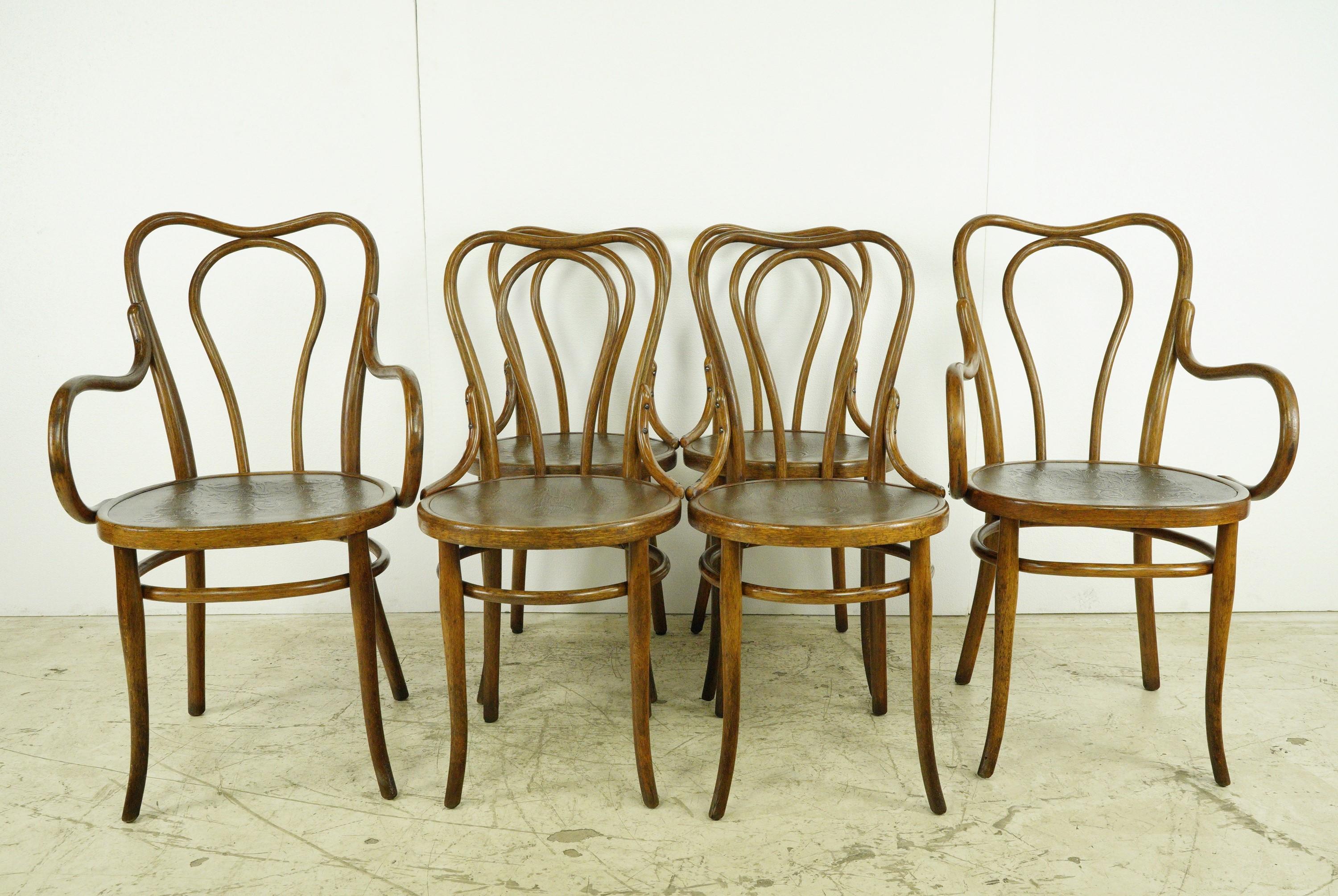 Lot de 6 chaises de bistrot anciennes en bois courbé Thonet avec motif Bon état - En vente à New York, NY