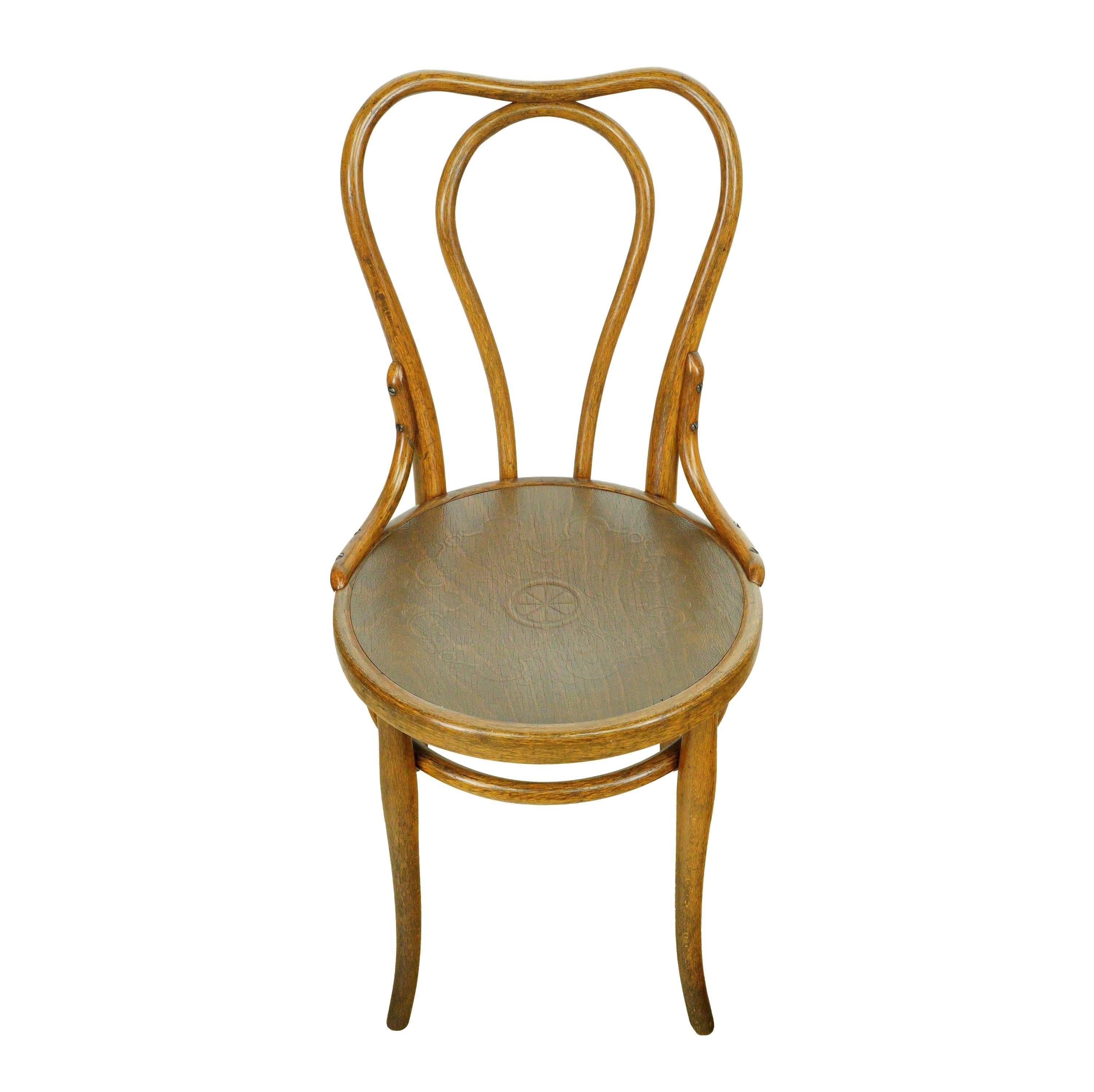 Bois cintré Lot de 6 chaises de bistrot anciennes en bois courbé Thonet avec motif en vente