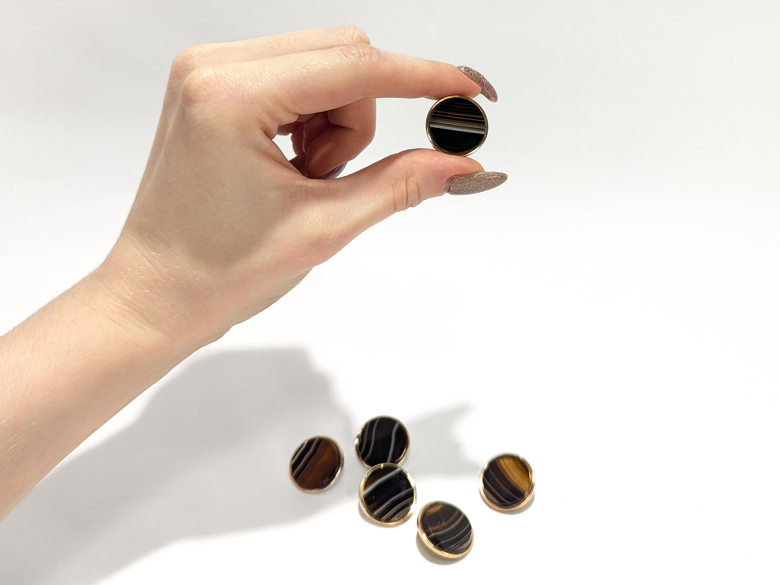 Lot de 6 boutons anciens victoriens en agate cabochon et plaqué or en vente 7
