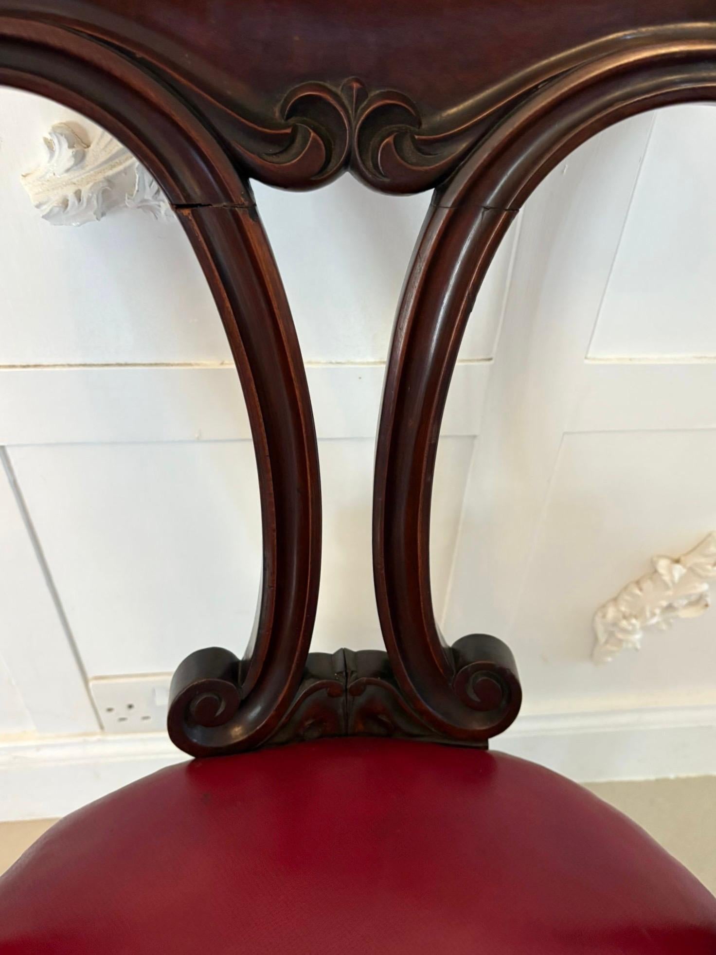 Ensemble de 6 chaises de bibliothèque ou de salle à manger en acajou sculpté, de style victorien ancien, d'une qualité exceptionnelle en vente 4