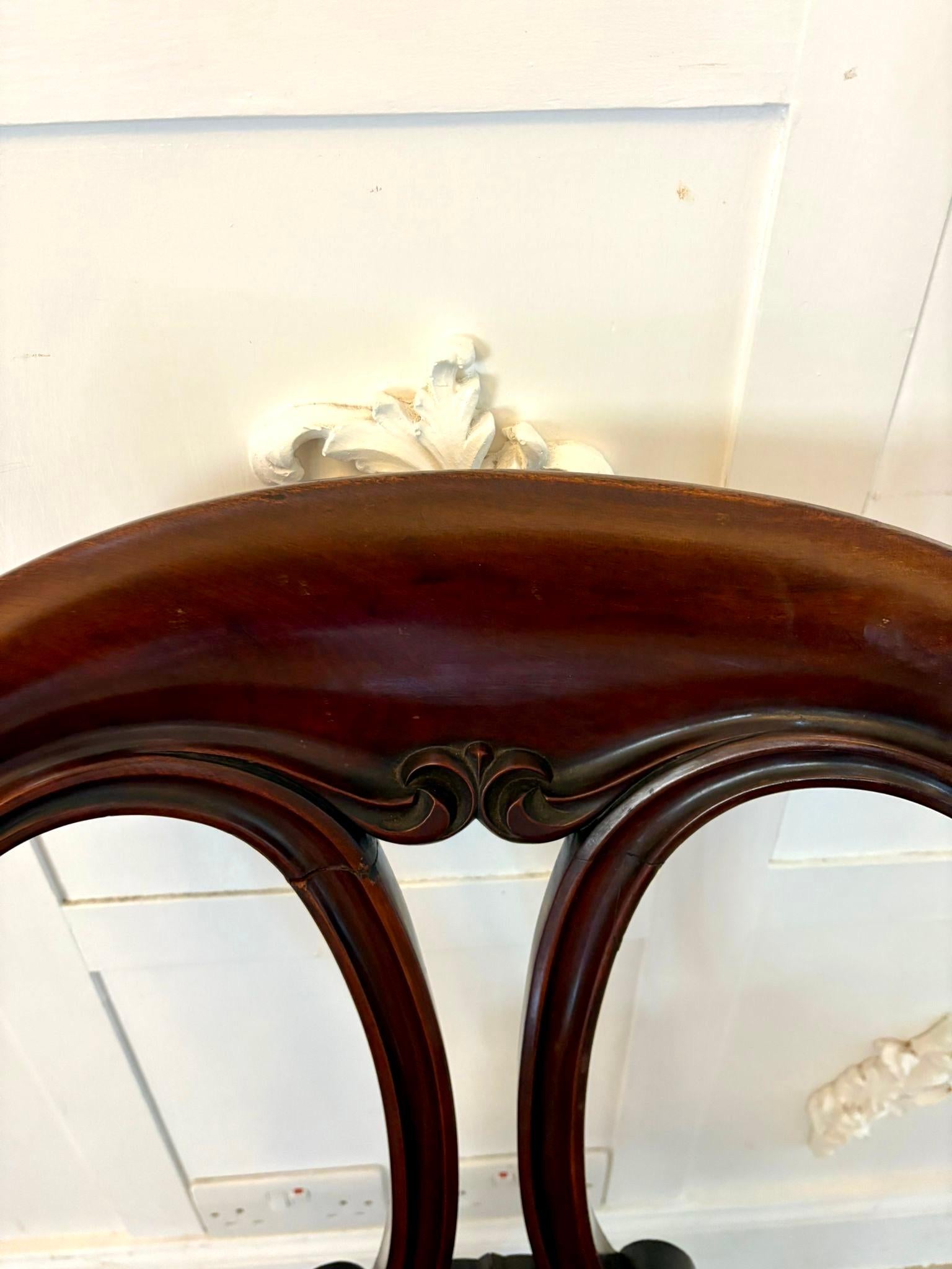 Ensemble de 6 chaises de bibliothèque ou de salle à manger en acajou sculpté, de style victorien ancien, d'une qualité exceptionnelle en vente 5