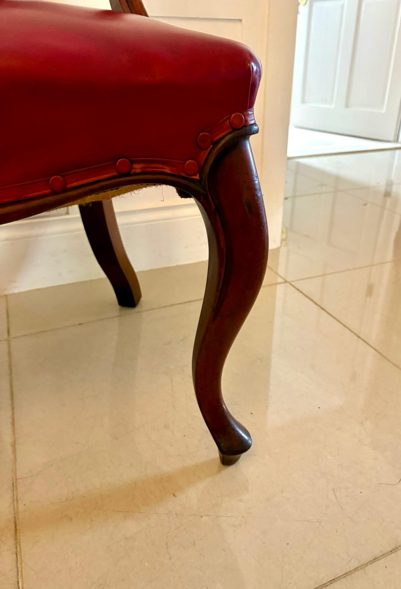 XIXe siècle Ensemble de 6 chaises de bibliothèque ou de salle à manger en acajou sculpté, de style victorien ancien, d'une qualité exceptionnelle en vente
