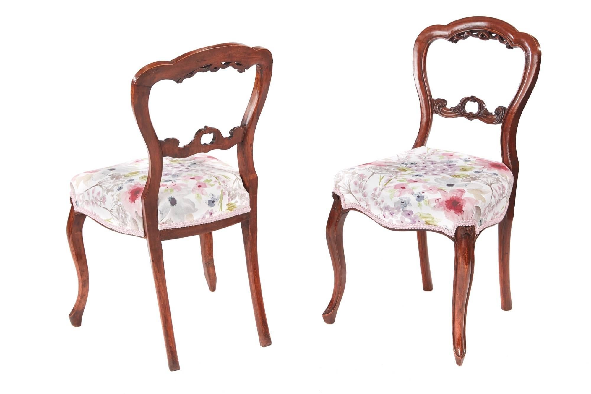 Set of six antique Victorian walnut dining chairs, with a lovely carved shaped top, carved centre splat, newly re-upholstered seats with a serpentine front rail, supported on shaped cabriole legs to the front outswept back legs.
 