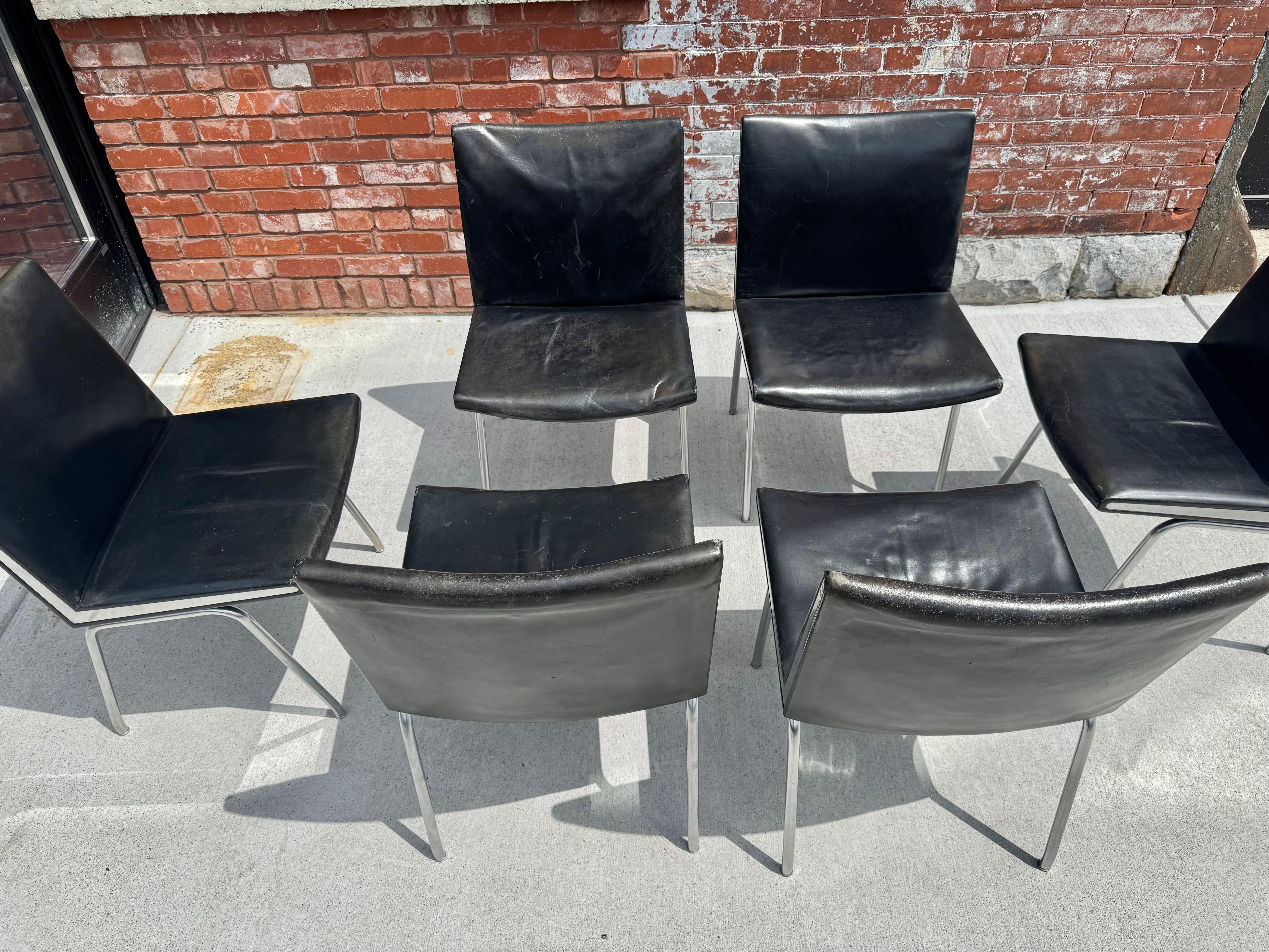 Satz von 6 AP 40 Stühlen Hans Wegner für AP Stolen, Dänemark, 1950er Jahre. Schwarzes Leder im Angebot 2