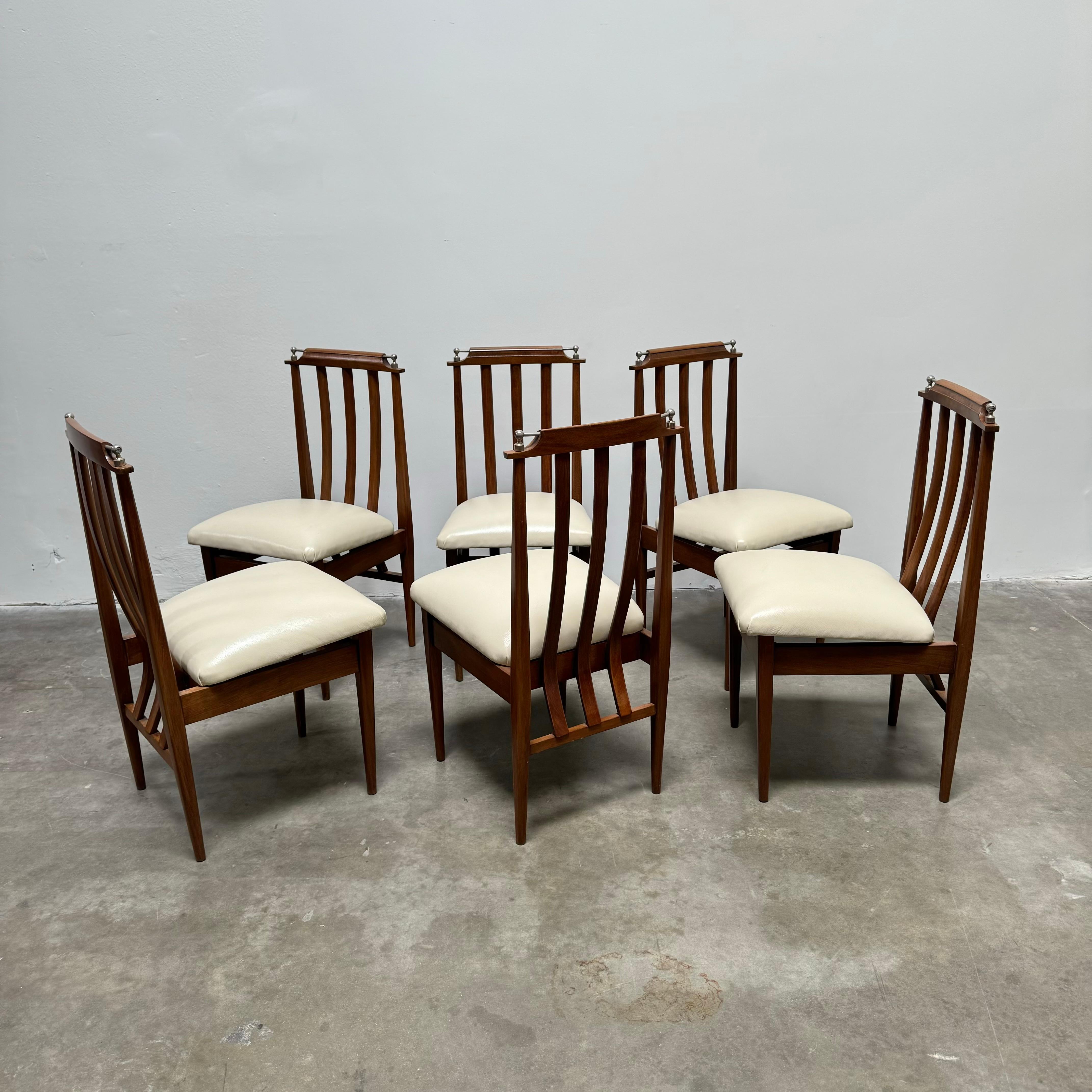 A Beautiful set of 6 Argentinian dining chairs made from Peteribí wood with chrome corners and upholstered in beige leather. These are all incredibly well made, structurally sound and very chic. All in excellent vintage condition. 

Provenance: