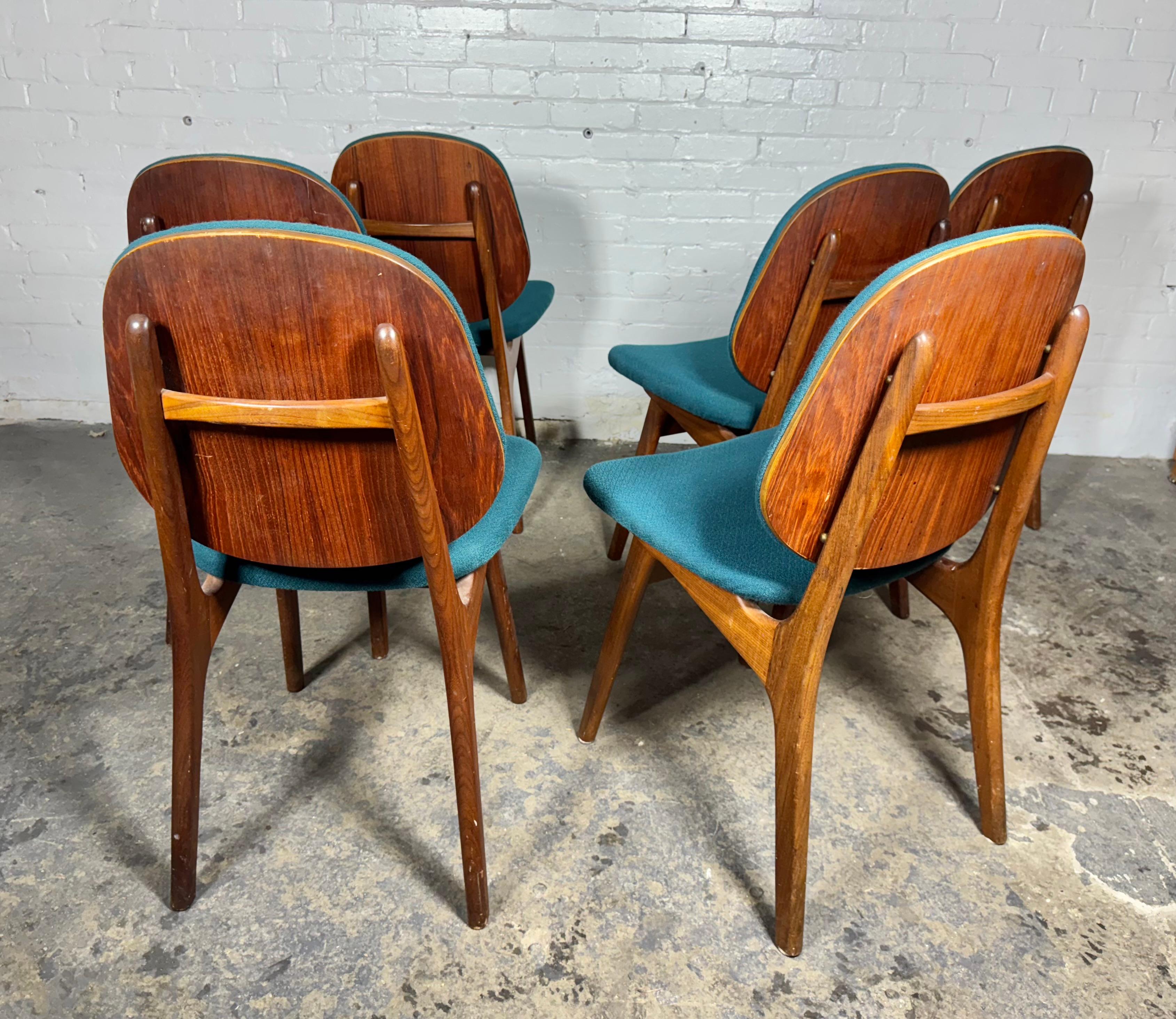 Scandinavo moderno Set di 6 sedie da pranzo Arne Hovmand-Olsen / Teak , Danimarca in vendita